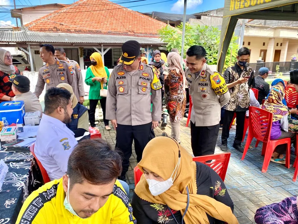 GEBYAR VAKSIN DAN JUM'AT CURHAT POLSEK DUKUH PAKIS BERSAMA WAKAPOLRESTABES SURABAYA