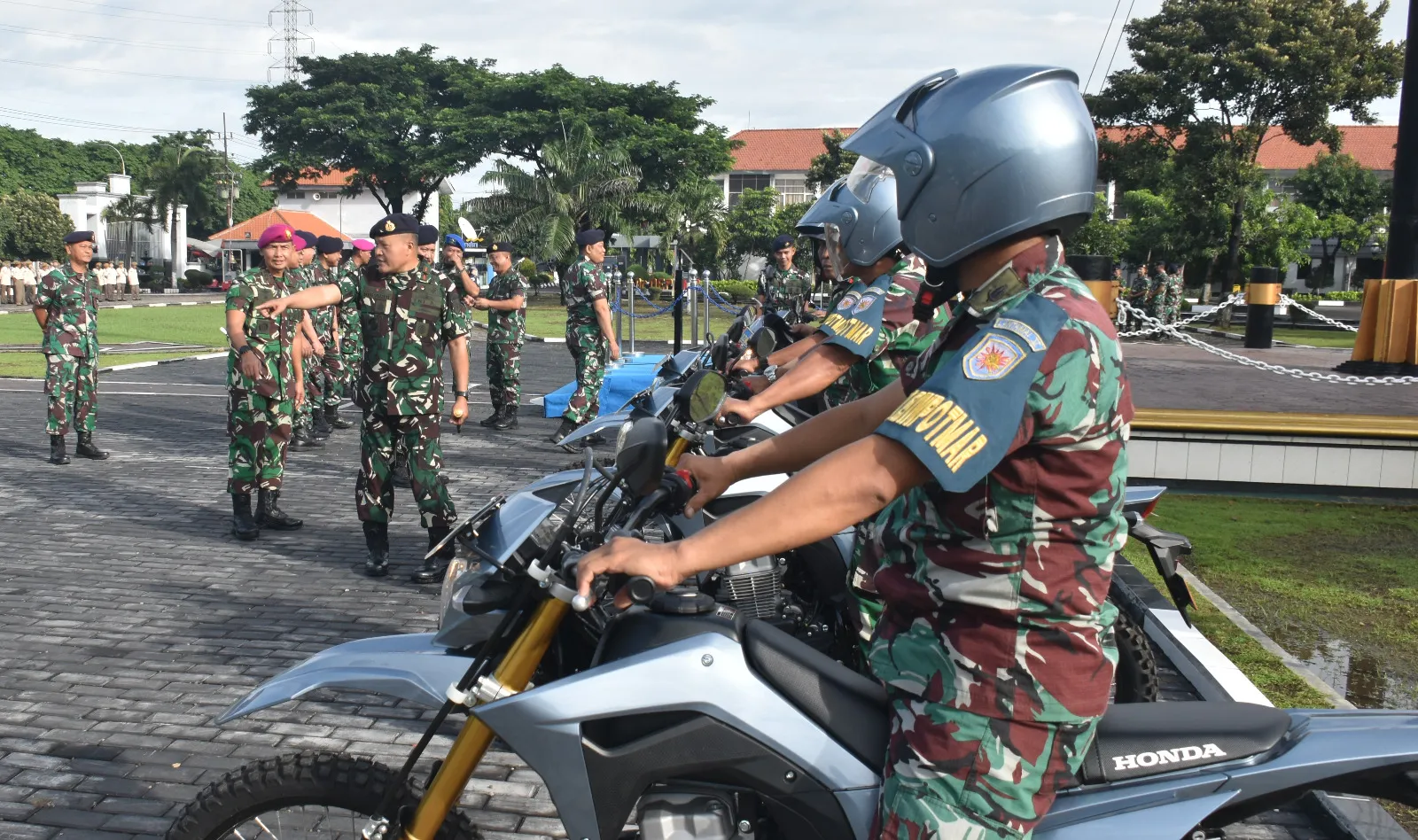 Babinpotmar Lantamal V Terima Sepeda Motor Trail dari Kemenhan RI