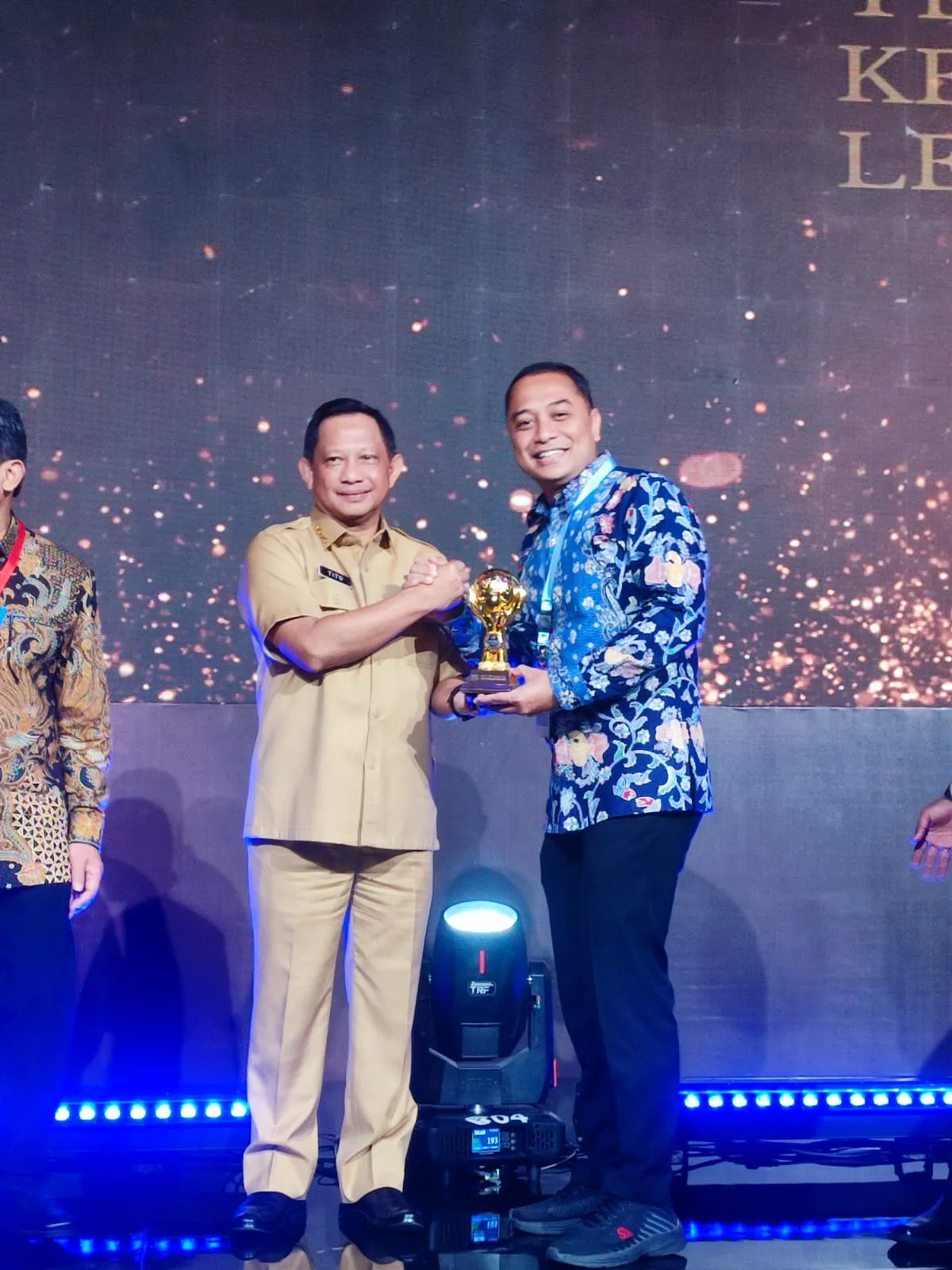 Pemkot Surabaya Terima Penghargaan Dalam UHC Award