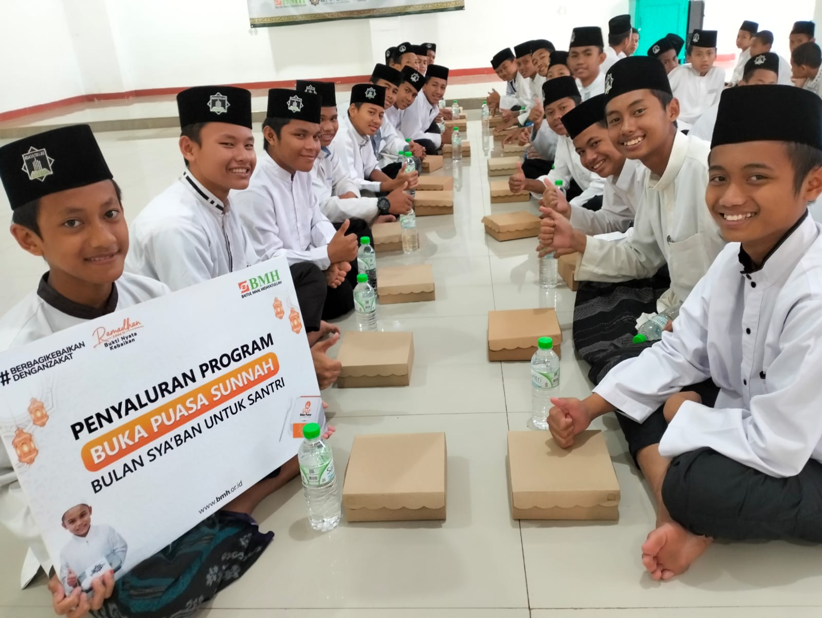 BMH JATIM BAGIKAN 1.444 PAKET BUKA PUASA SUNNAH SYA'BAN UNTUK SANTRI