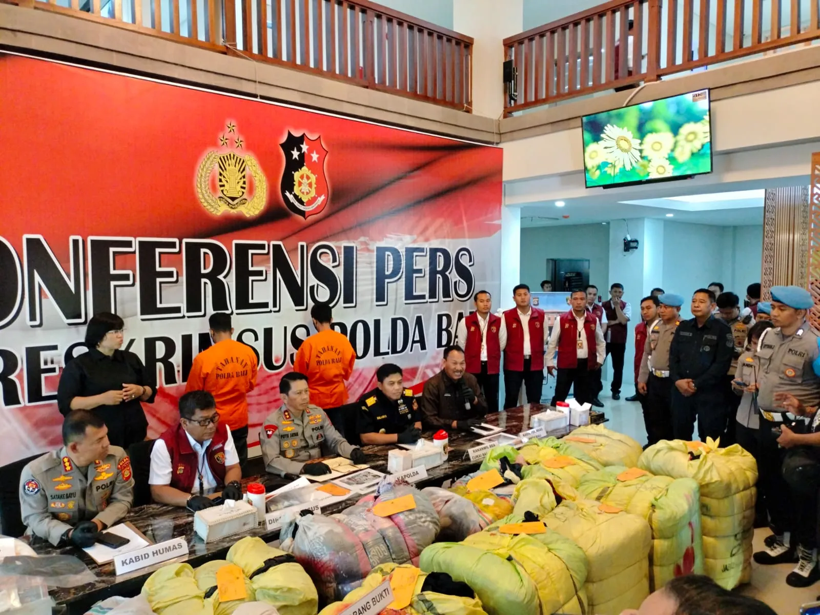 Polda Bali Ungkap Jual-Beli Pakaian Bekas Impor Ilegal