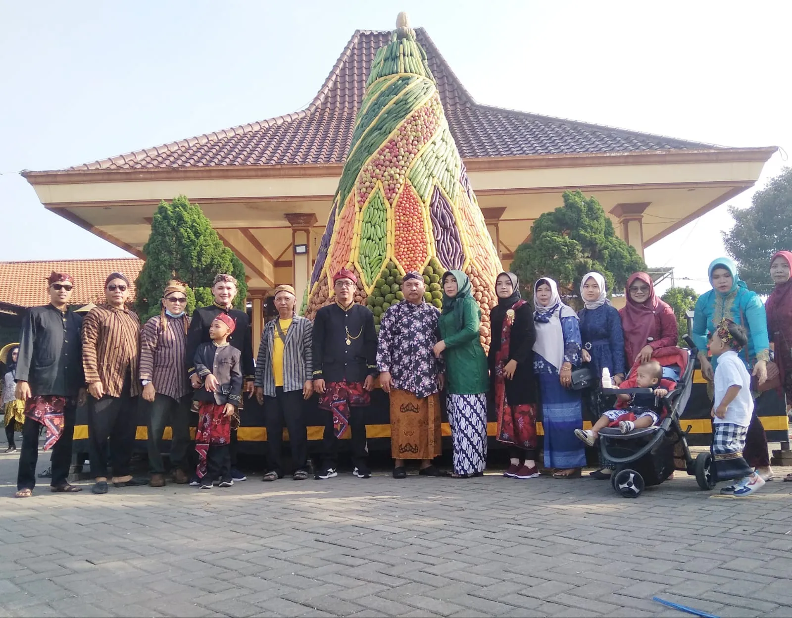 Kompak, Pemdes dan Masyarakat Jalan Bareng Kirab Budaya Desa Kraton