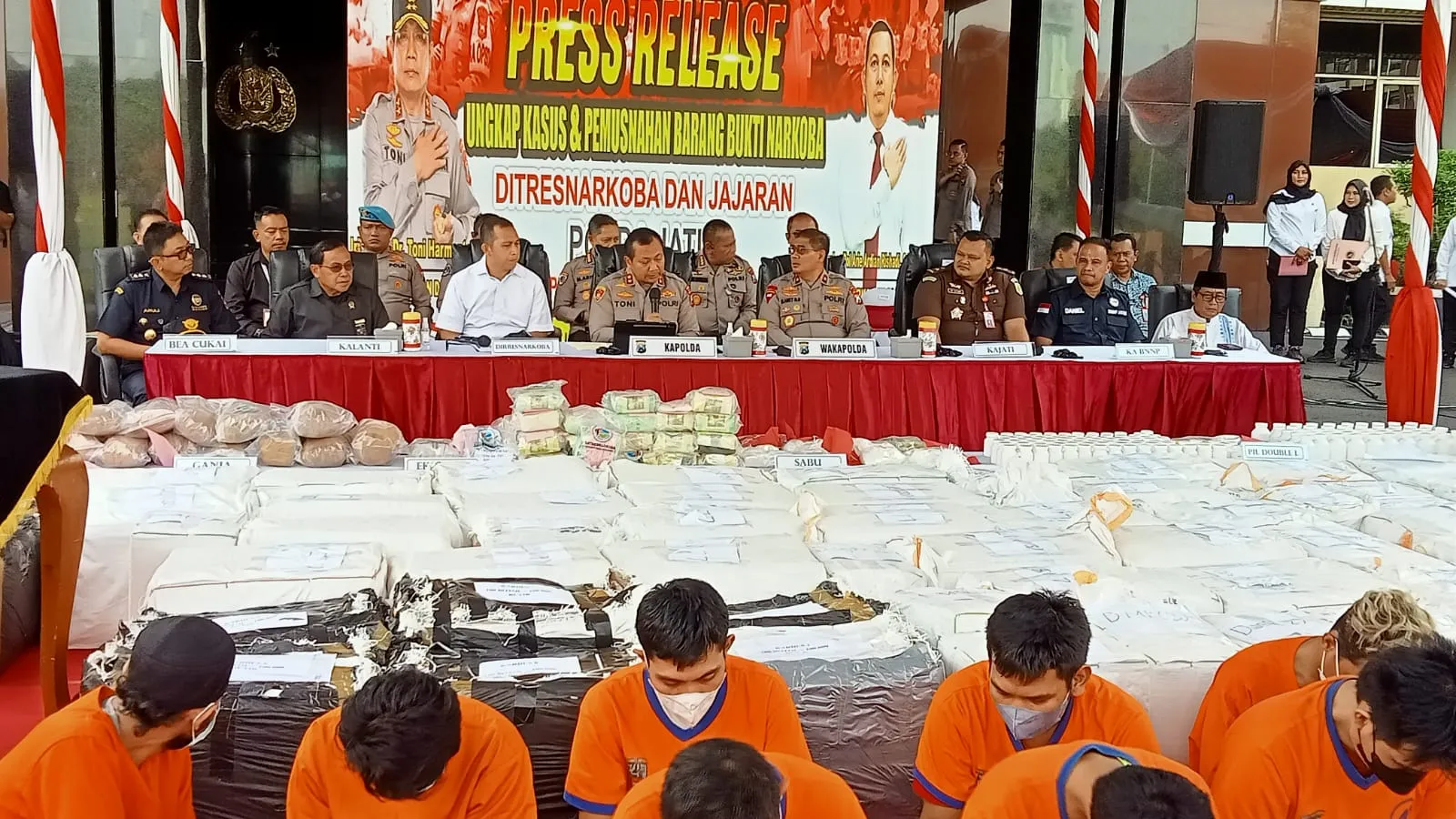 Ditresnarkoba Polda Jatim Musnakan Barang Bukti Sebanyak 200.242 dan Tersangka 1.530 Orang