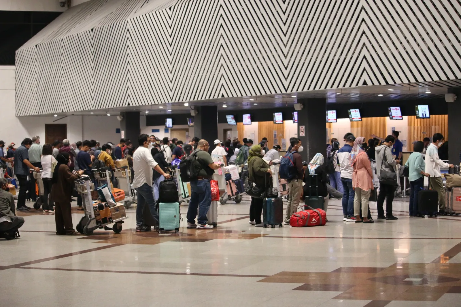 AWAL RAMADAN DAN NYEPI BERDEKATAN, JUMLAH PENUMPANG DI BANDARA JUANDA MENGALAMI PENINGKATAN