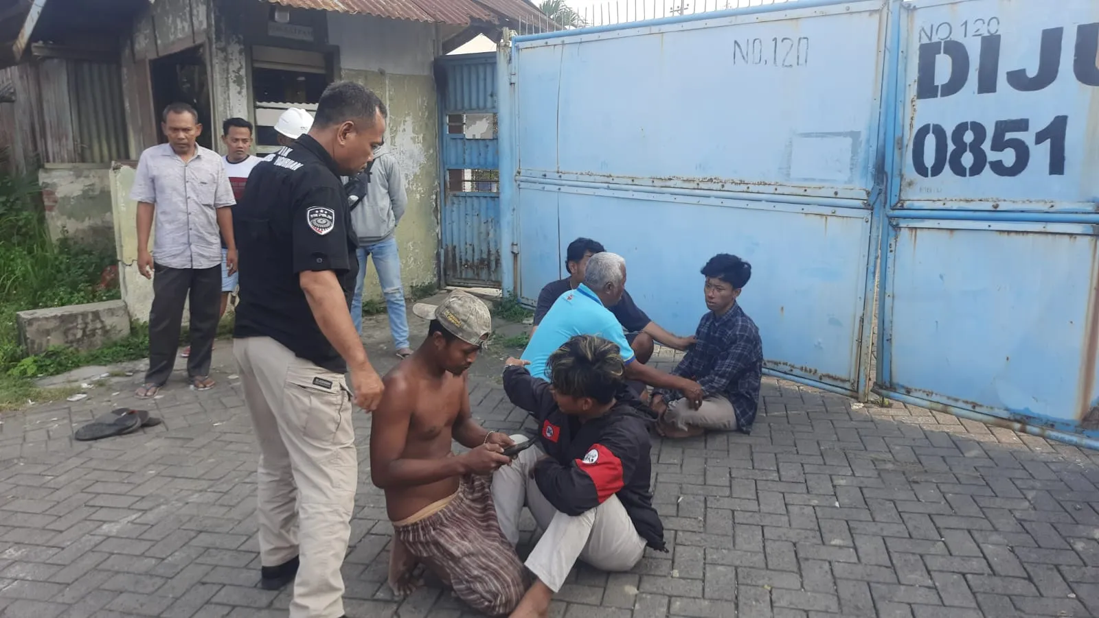 TIK Polres Pasuruan Berhasil Melerai Perkelahian Warga dengan Dua Orang Remaja Pemabuk