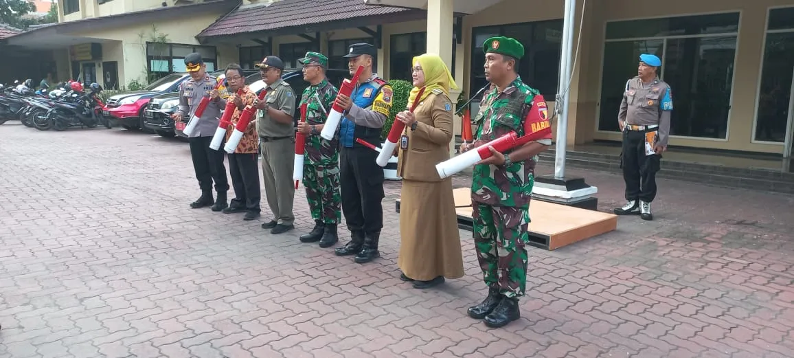 KAPOLSEK DUKUH PAKIS PIMPIN UPACARA PEMBENTUKAN TIM PATRA 4 PILAR