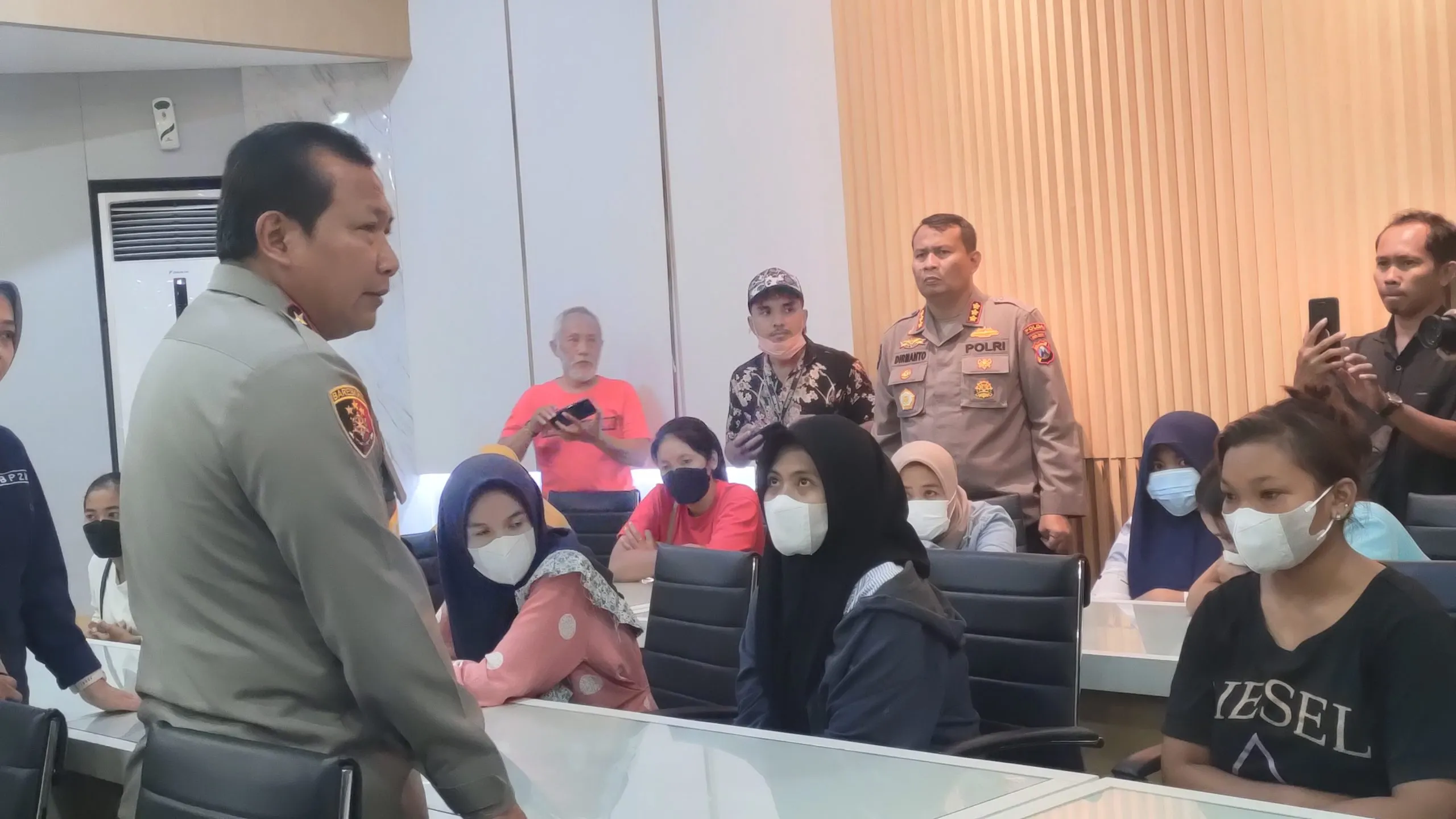 Polda Jatim Gagalkan Penyelundupan 16 Tenaga Kerja