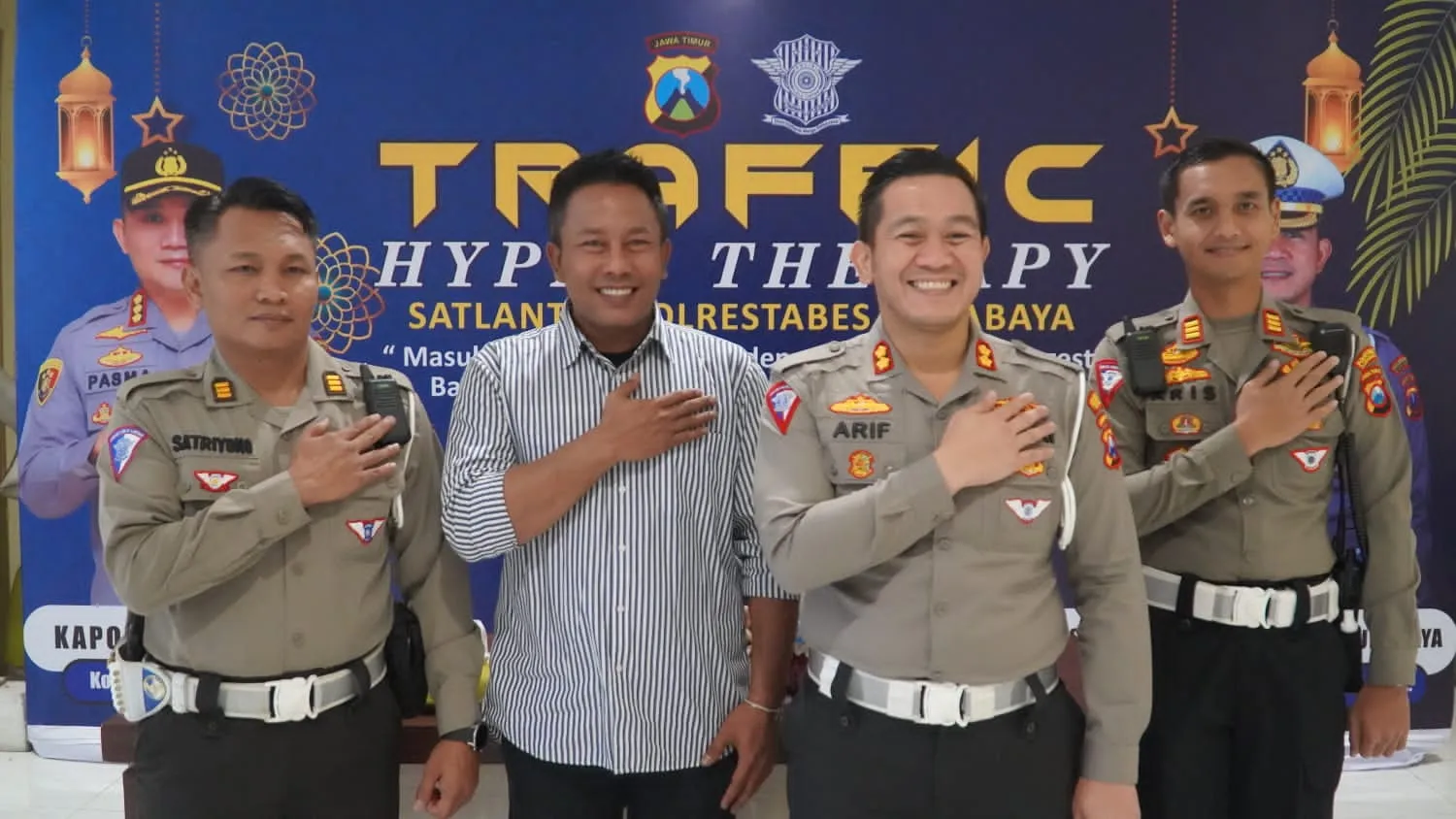 Satlantas Polres Tabes Surabaya lakukan kegiatan (Traffic Hypno Therapy)