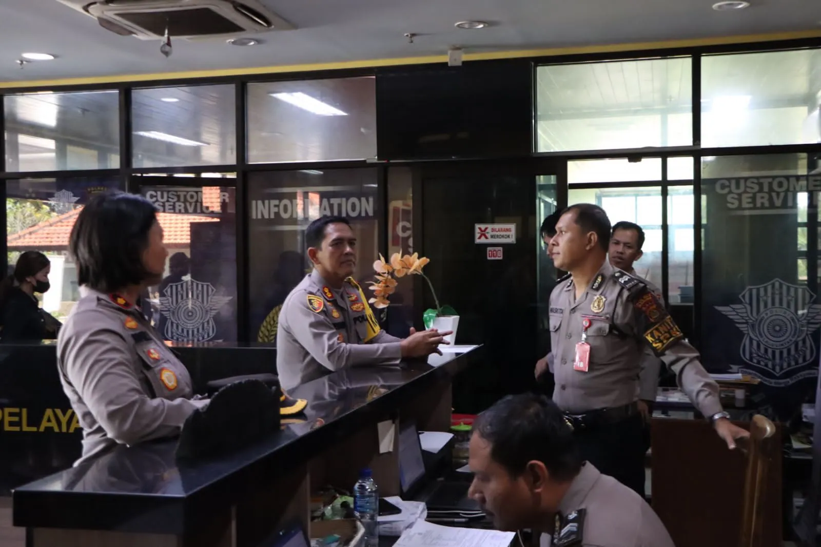 Kapolres AKBP Teguh Priyo wasono Cek Pelayanan Publik