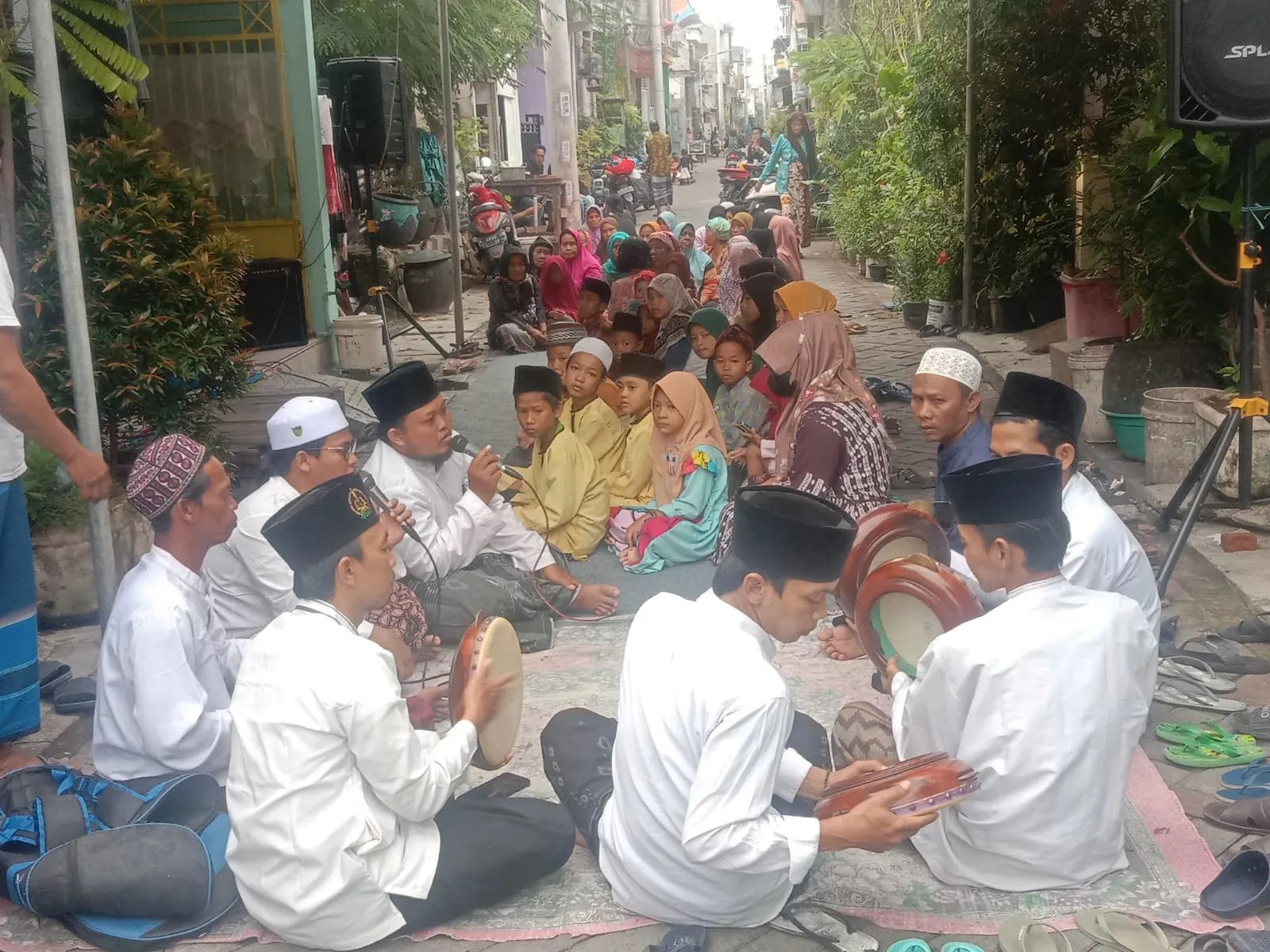 Media Warta Hukum Adakan Acara 1 Setahun Sekali Santunan Anak Yatim Piatu Dan Janda Tua Di Kelurahan Kedung Cowek