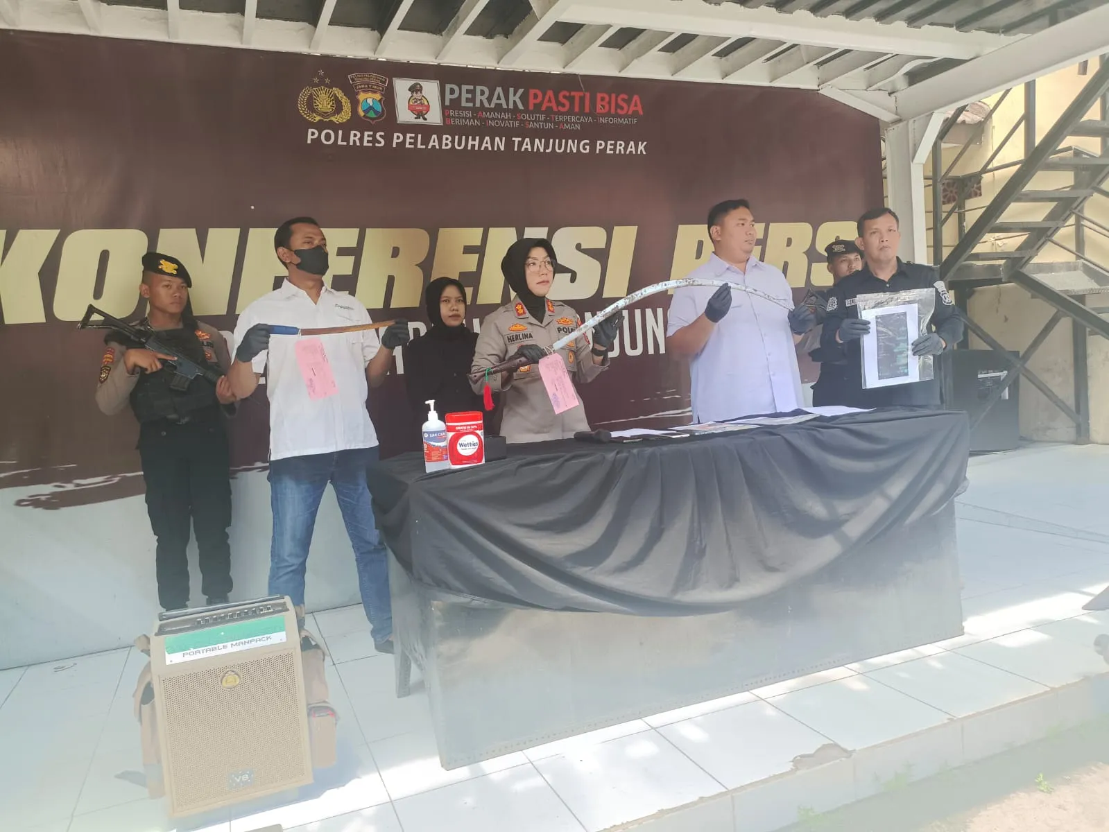 Polres Pelabuhan Tanjung Perak Berhasil Meringkus Genk Yang Melakukan Pengeroyokan Dan Penganiayaan Hingga Korban Luka Parah