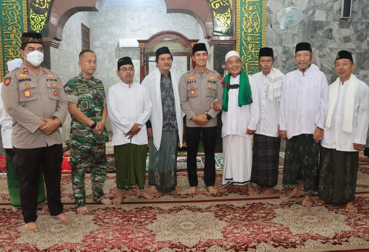 Ciptakan Situasi Kondusif, Kapolres Pasuruan Berikan Himbauan Kamtibmas Kepada Jama'ah Sholat Jum'at