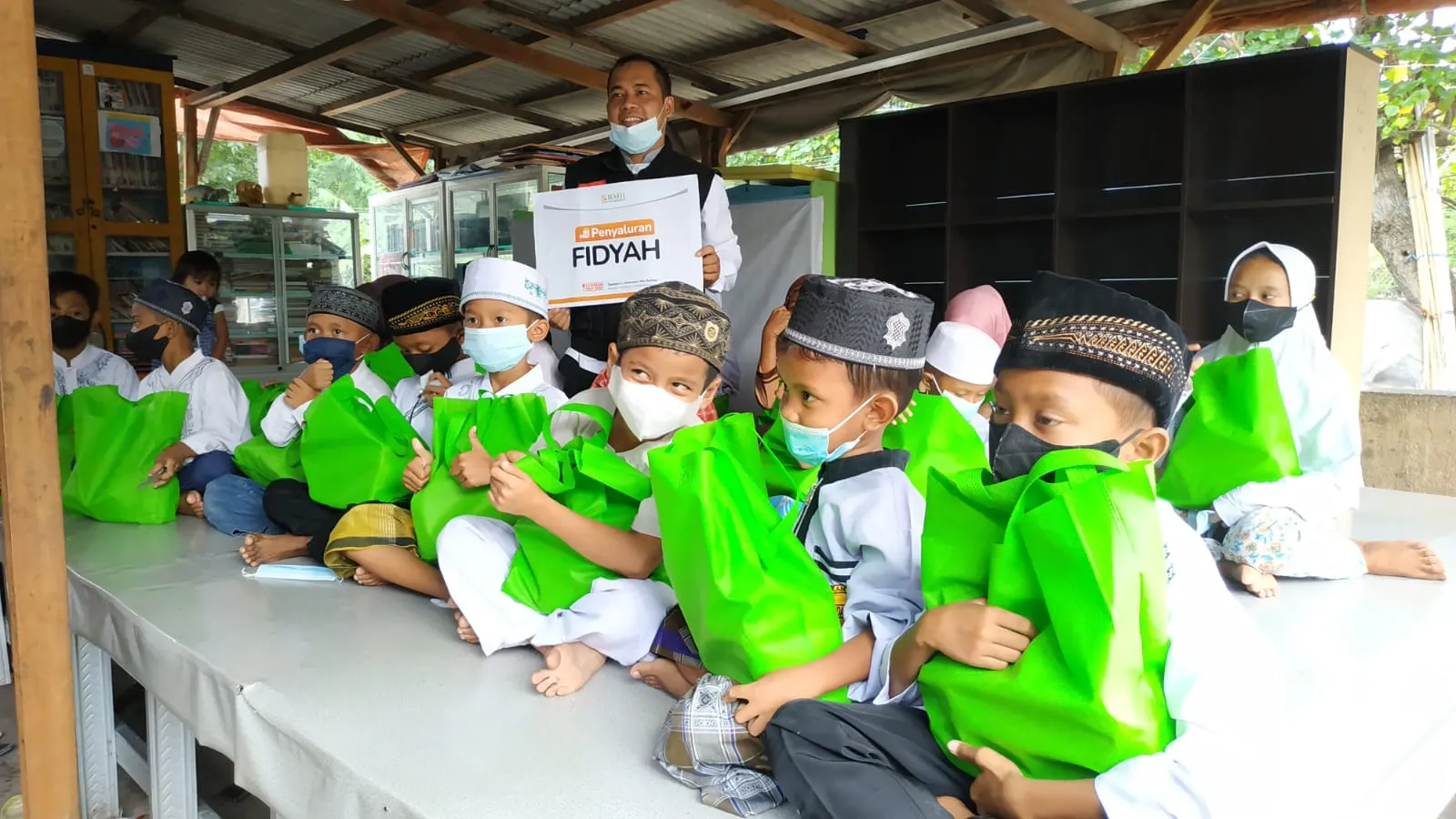 BMH Jatim Salurkan Fidyah Untuk Lansia & Dhuafa