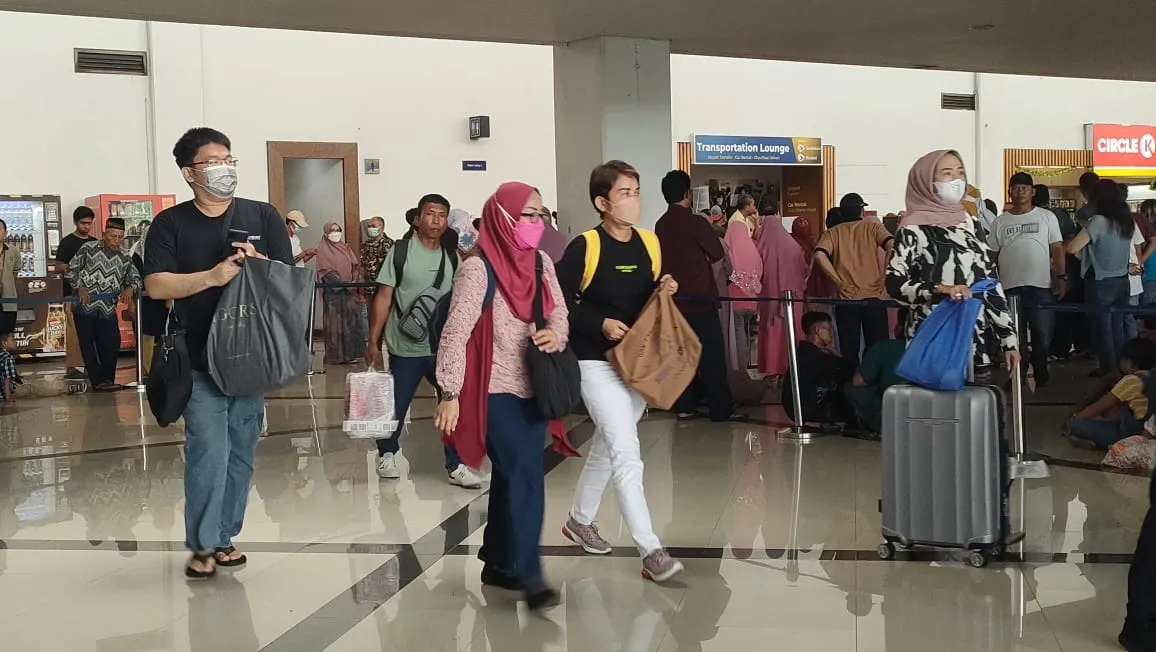 Lampaui Prediksi, Puncak Arus Mudik di Bandara Juanda Capai 49 Ribu Penumpang