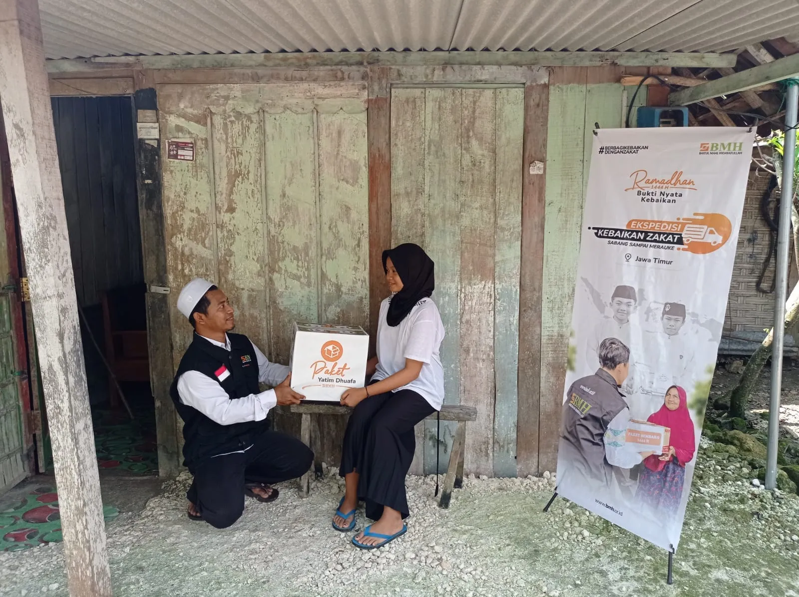 LAZNAS BMH BAGIKAN RIBUAN BINGKISAN LEBARAN ANAK YATIM & DHUAFA DI JATIM