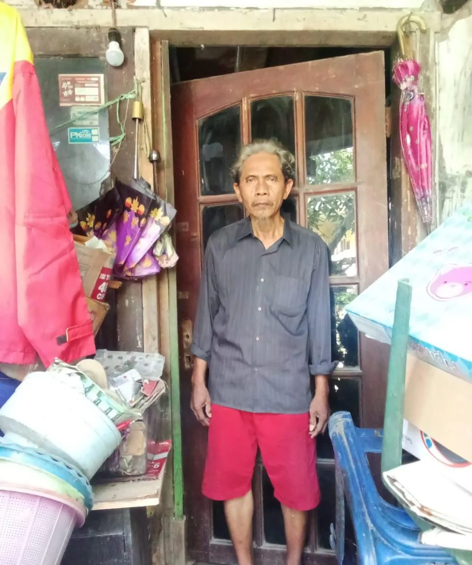 Miris Seorang Kakek 70 tahun Warga Desa Kepuh Sidoarjo Belum Tersentuh Bantuan Dari Pemerintah