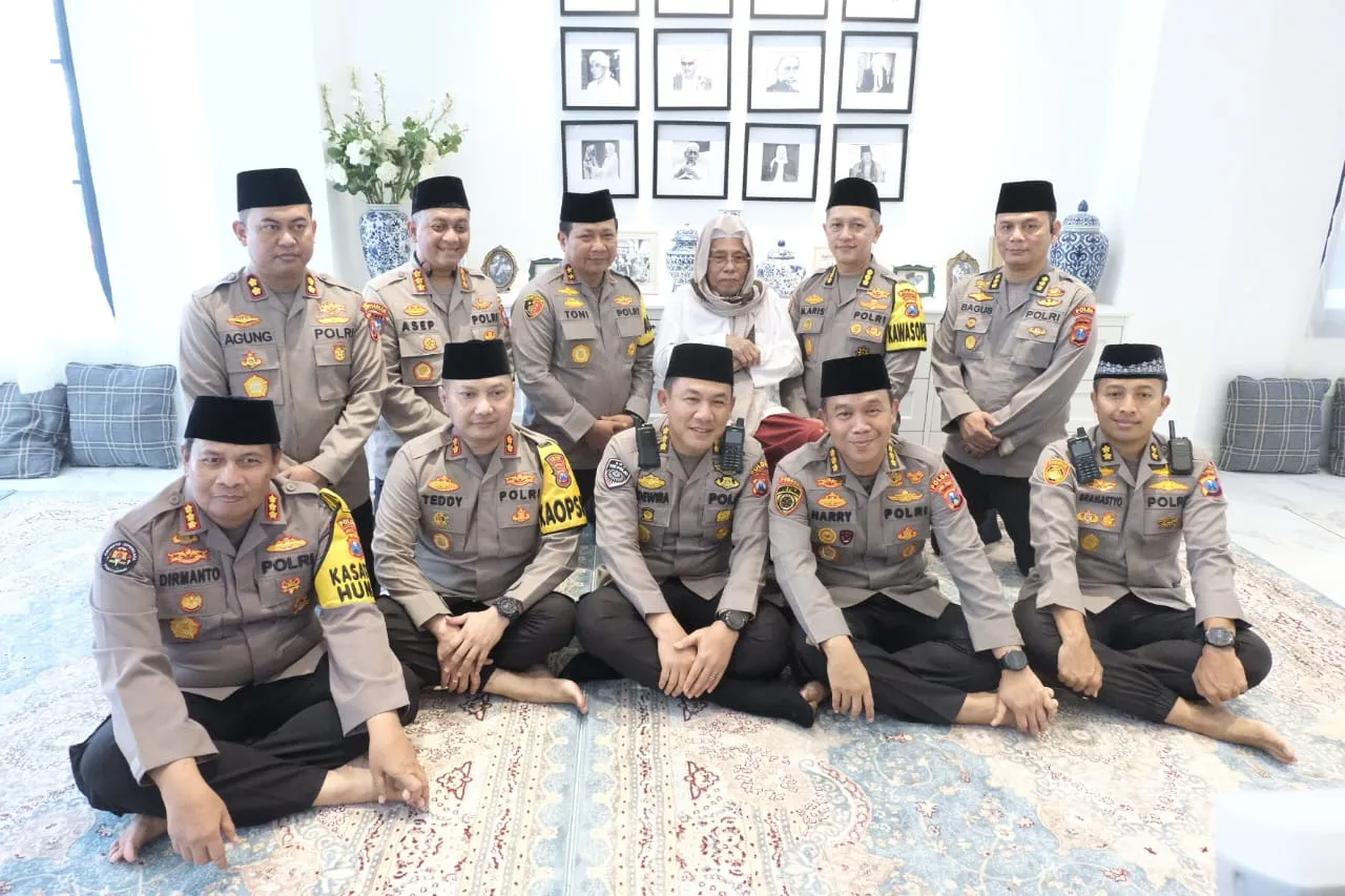 Cek Pospam Ops Ketupat Semeru 2023, Kapolda Jatim Juga Kunjungi Sejumlah Ponpes di Kediri