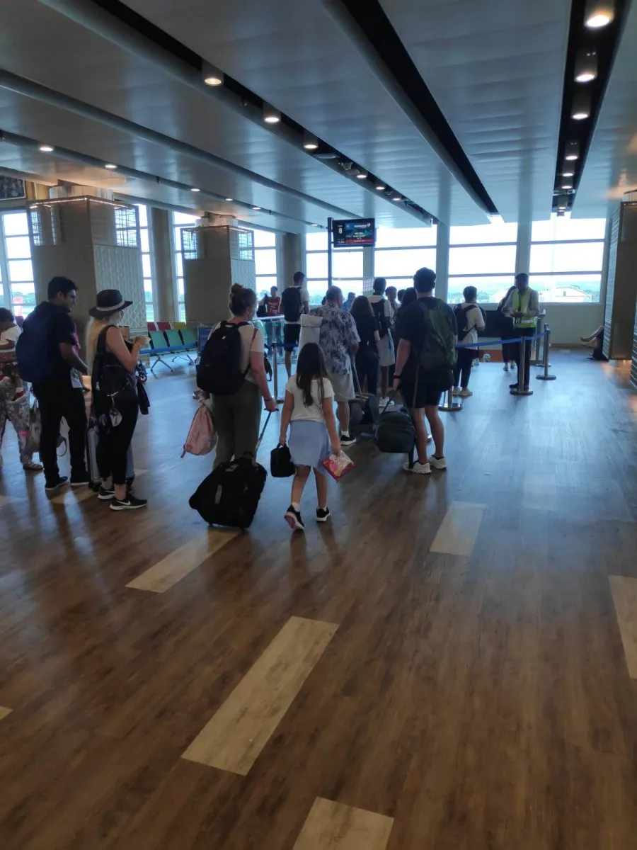 IMIGRASI NGURAH RAI DEPORTASI WN BRITANIA RAYA (INGGRIS) YANG OVERSTAY