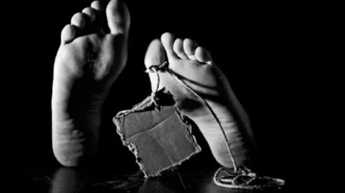 WARGA JL.DUKUH STRO GEMPAR ADANYA PENEMUAN MAYAT DI ATAS GENTENG RUMAH PRIBADINYA 
