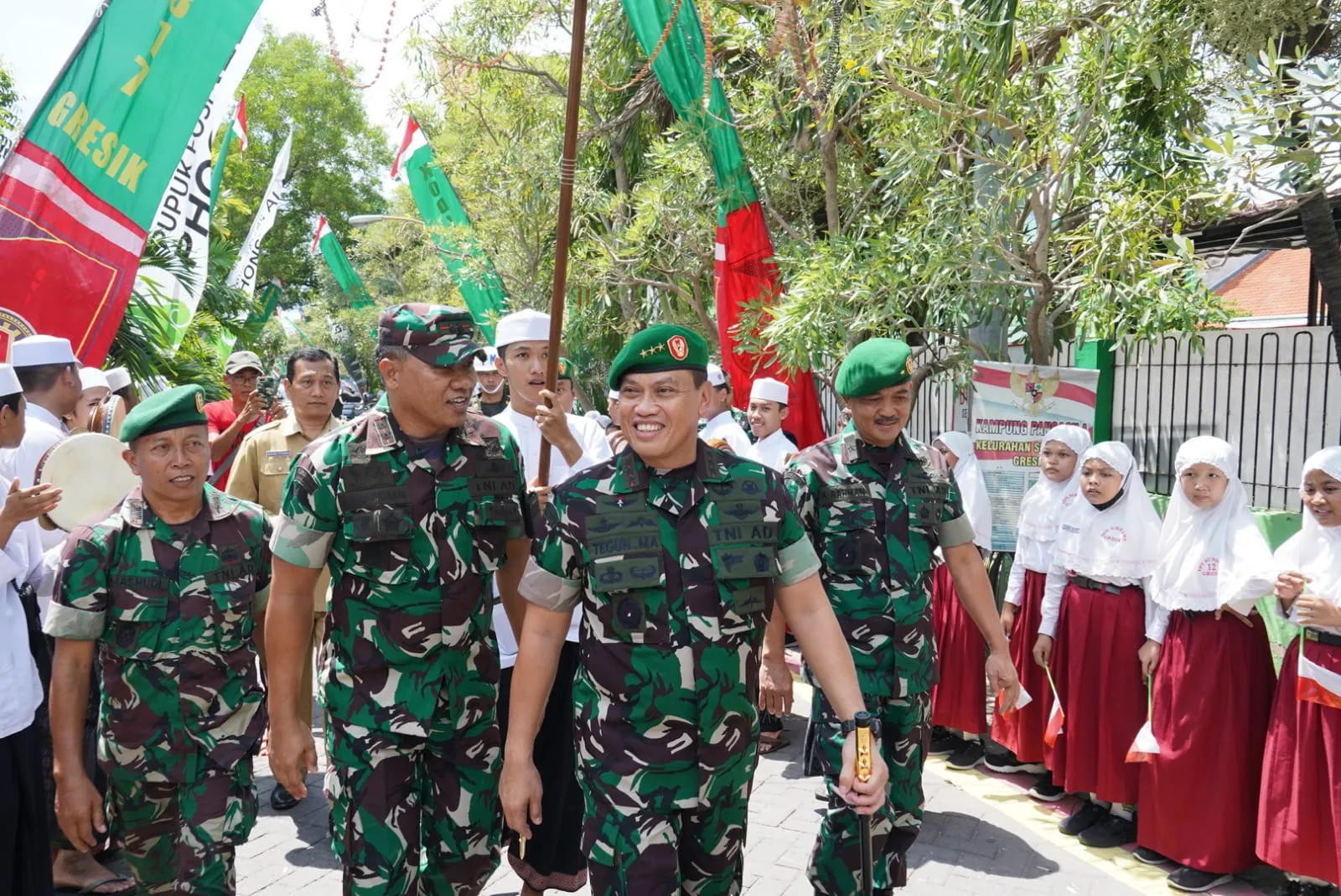 Kasrem 084/Bhaskara Jaya Mendampingi Rangkaian Kunjungan Kerja Danpusterad di Gresik