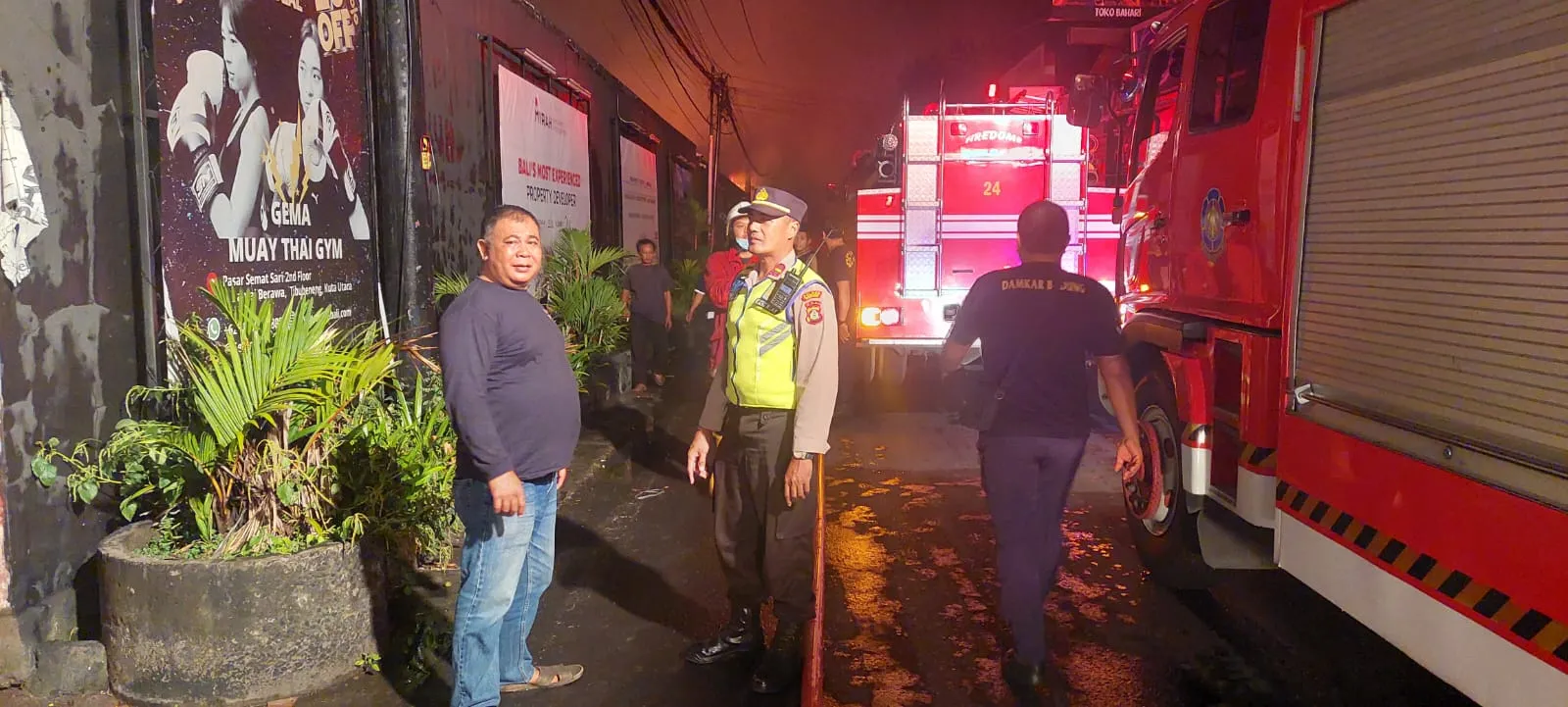 Dengan Sigap UKL Polsek Kuta Utara Datangi Kejadian Kebakaran.