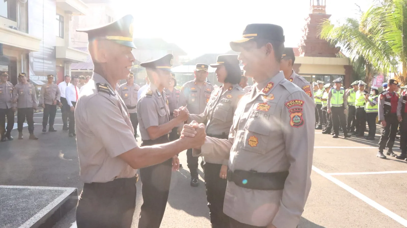Tiga Personil Polres Badung Memperoleh Kenaikan Pangkat Pengabdian