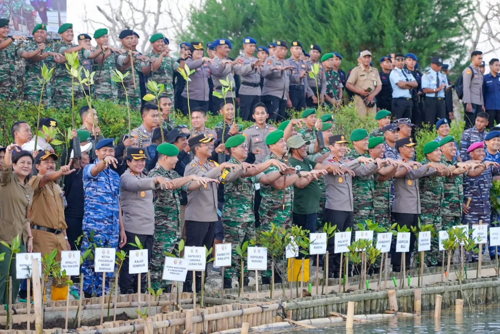 Kapolres Bandara Ngurah Rai Hadir dalam Kegiatan Penanaman Mangrove Nasional Secara Serentak
