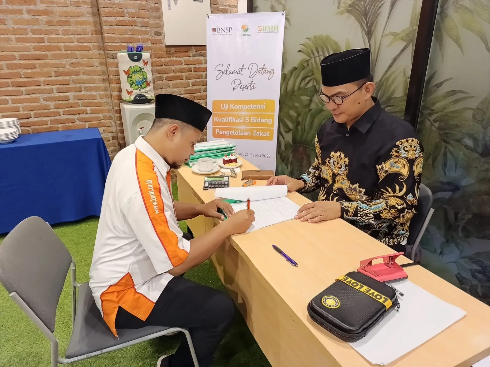 29 Amil Laznas BMH Jatim Lulus Uji Kompetensi Kualifikasi 5 Bidang Tata Kelola Zakat
