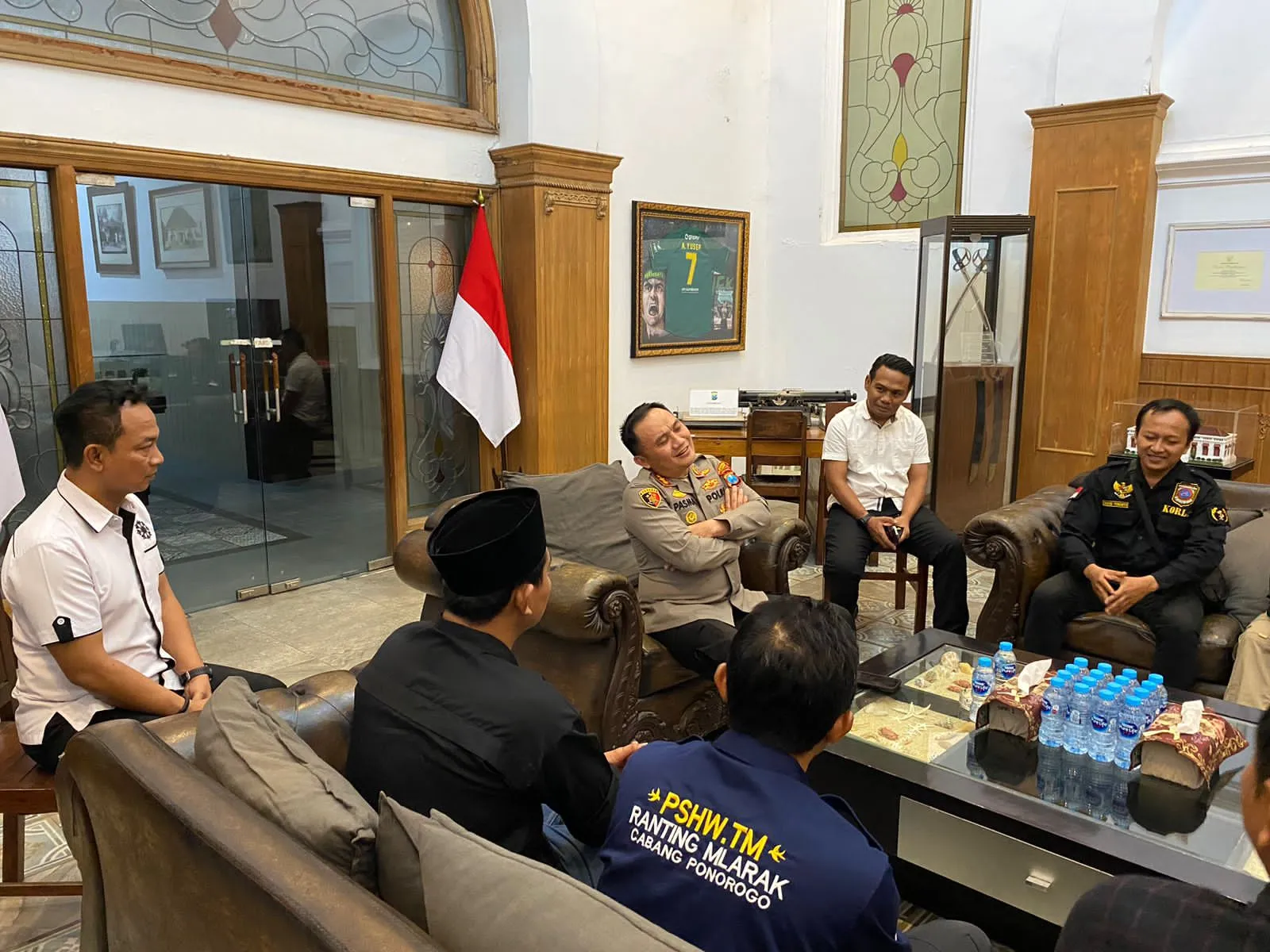AUDIENSI PERGURUAN SILAT PAGAR NUSA DAN PSHW DG KAPOLRESTABES SURABAYA