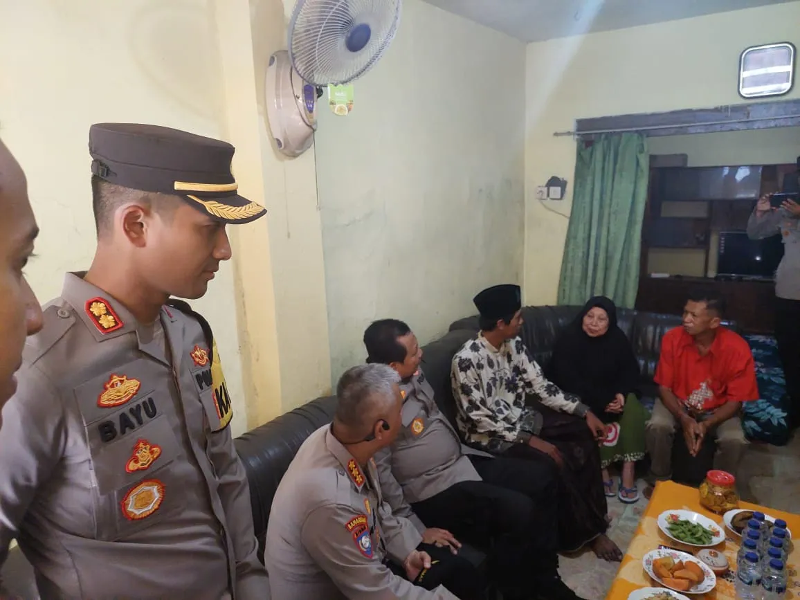 Dengarkan Aspirasi Warga, Kapolda Jatim Menggelar Jum'at Curhat Door To Door