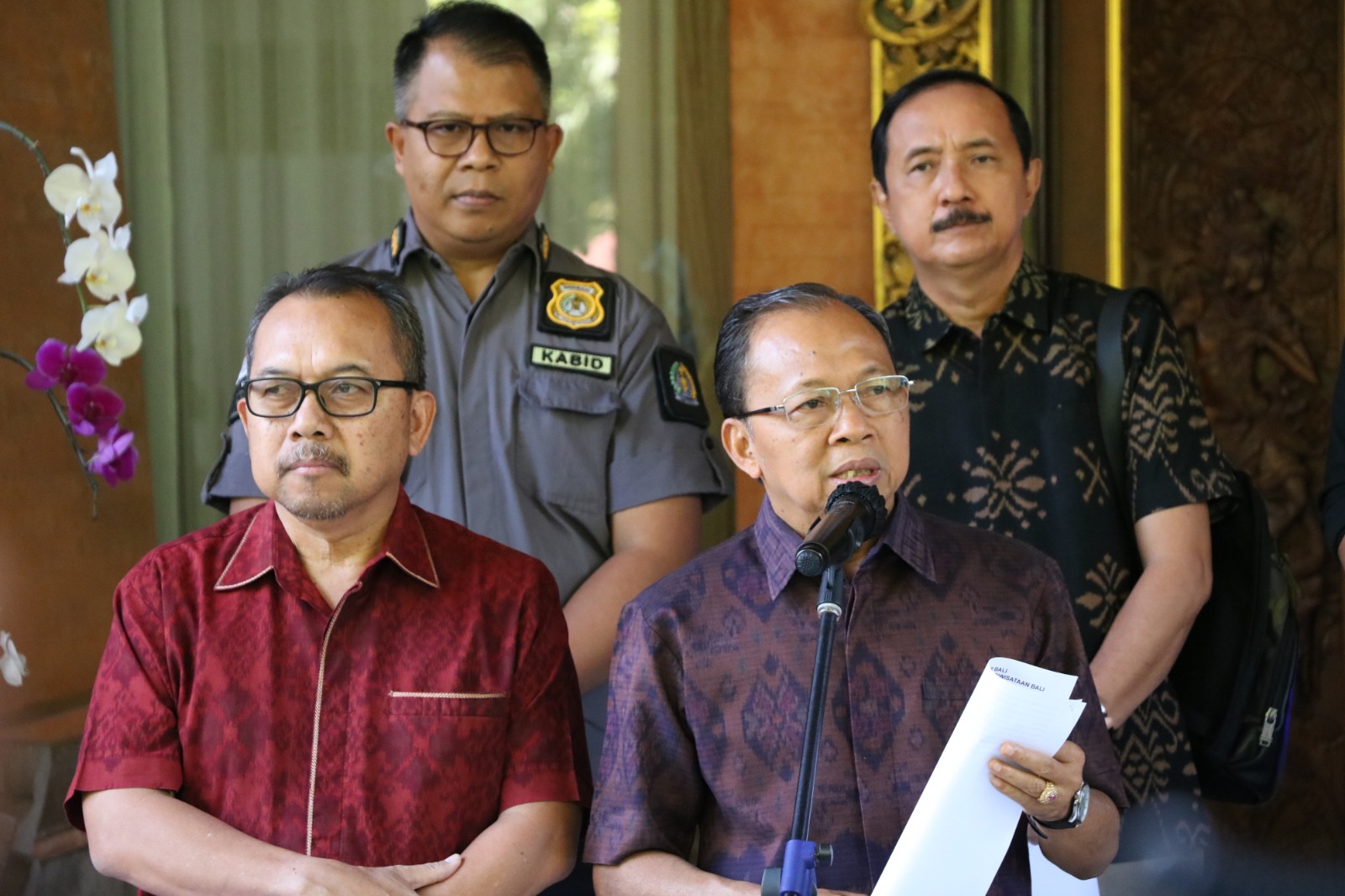 JAGA NAMA BAIK DAN CITRA PARIWISATA, GUBERNUR BALI SIKAPI PERILAKU WISATAWAN TIDAK PANTAS