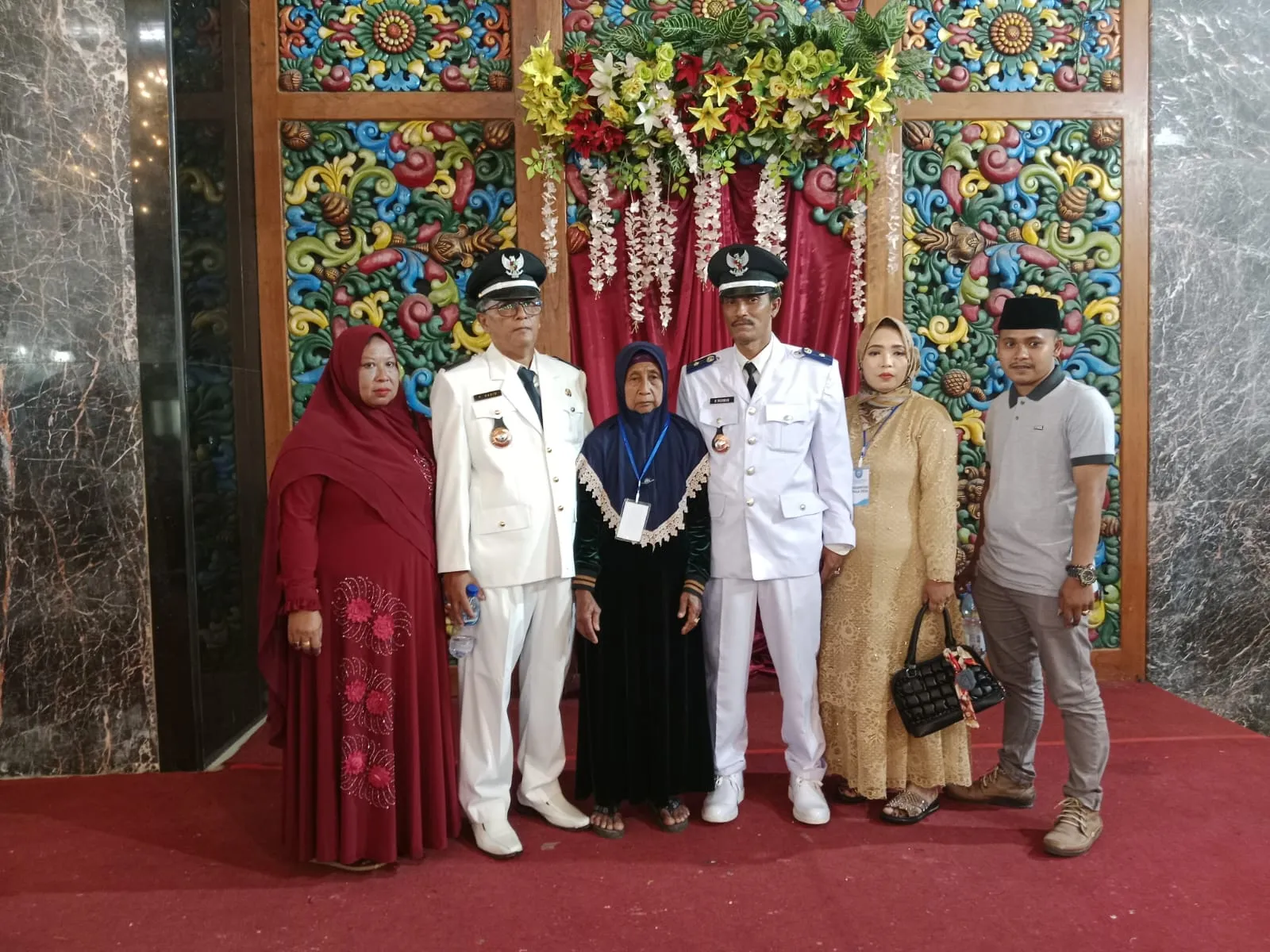 H.MARWAN DI DAMPINGI H.HASIYM RESMI MENJABAT KEPALA DESA KONANG SETALAH PELANTIKAN 