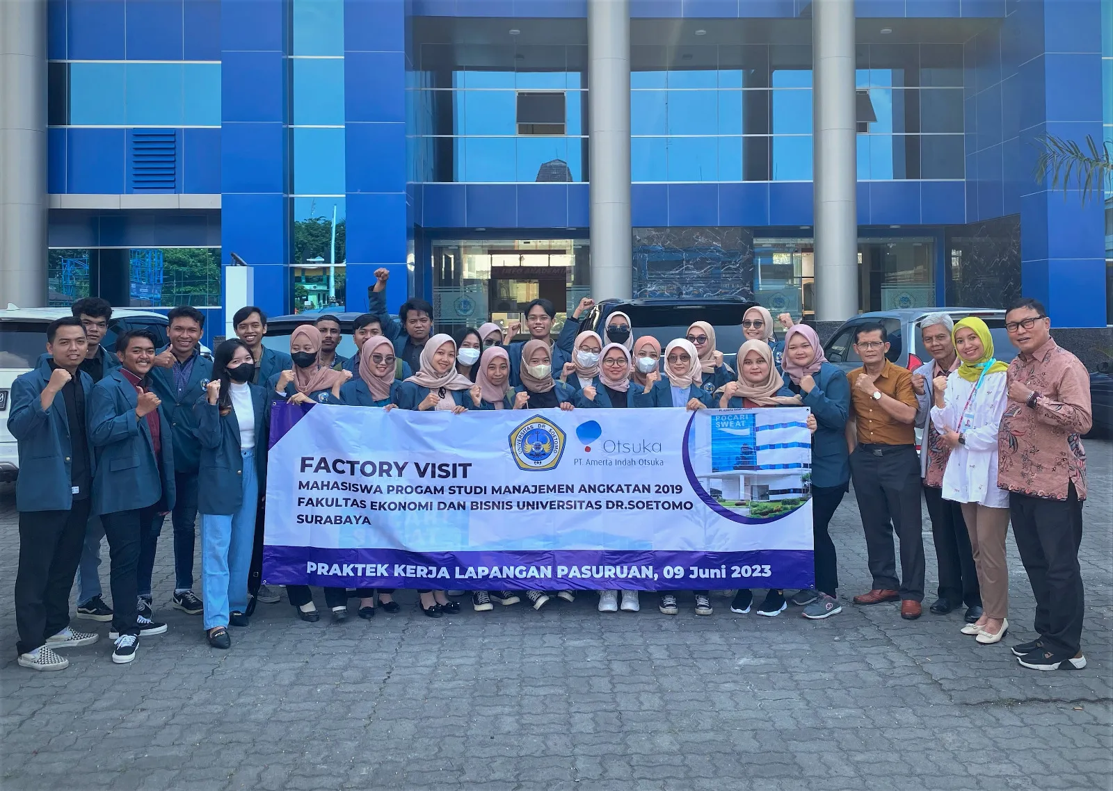 Perdalam Ilmu Manajemen Mahasiswa FEB Unitomo Kunjungi PT Amerta Indah Otsuka Pasuruan