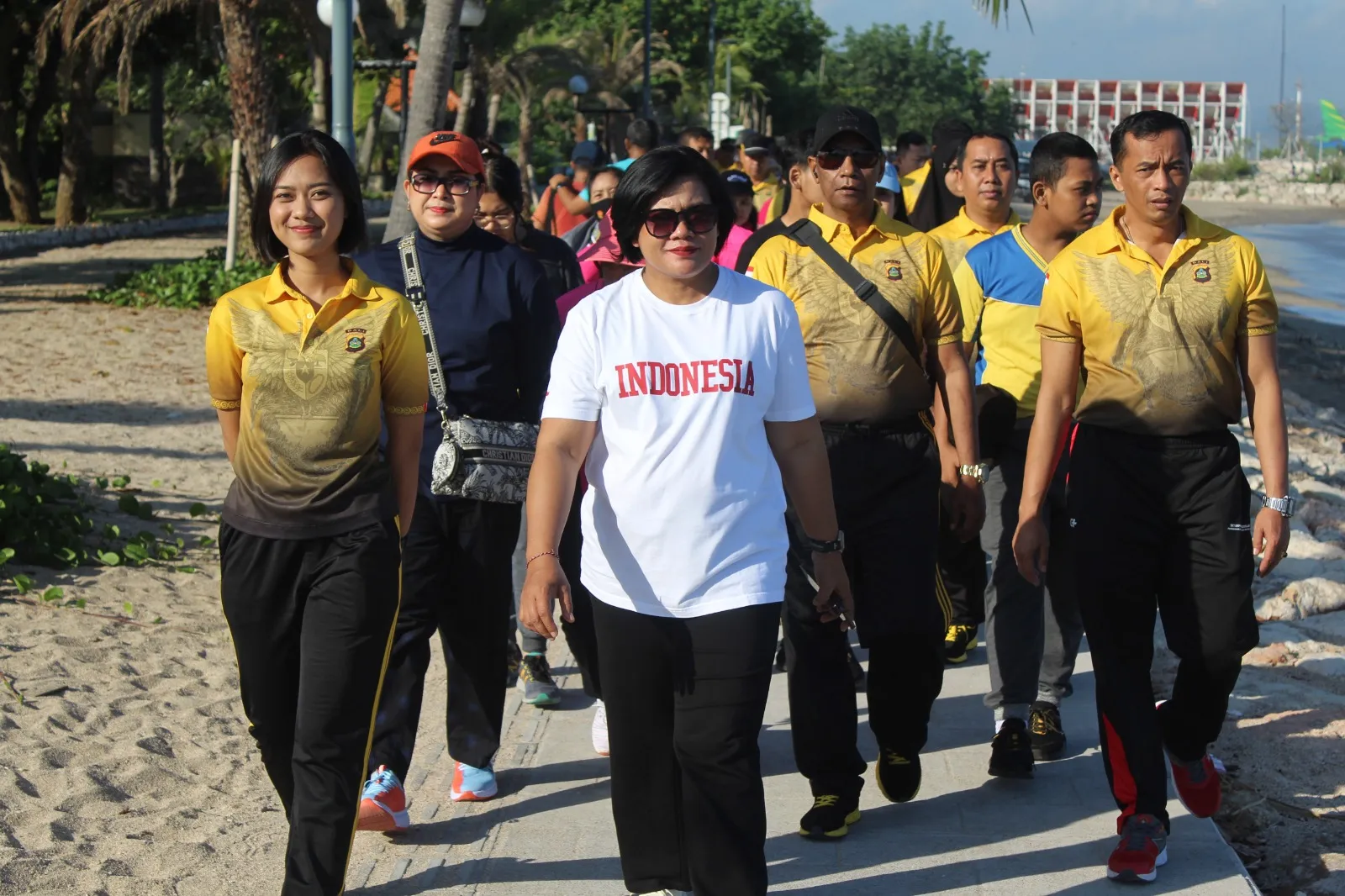Meriah, Usai Giat Jalan Santai Hari Bhayangkara ke-77 Polres Bandara Ngurah Rai Gelar Lomba Stand Up Komedi