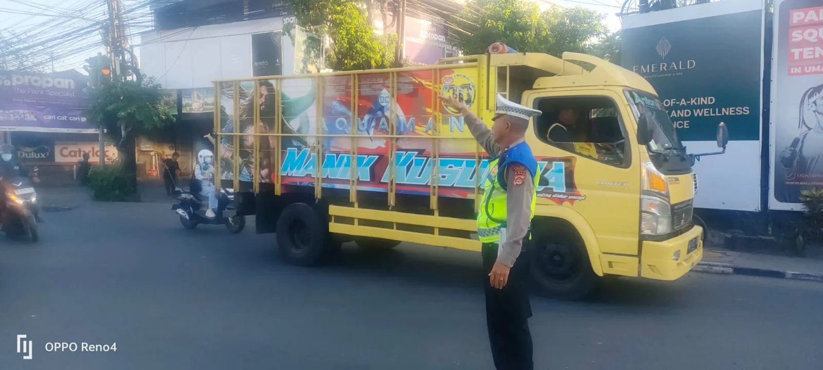 Antisipasi Kepadatan Arus Lalin Unit Lantas Polsek Kuta Utara Lakukan PH Pagi.