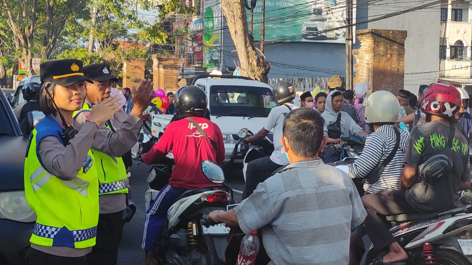 Polsek Densel Terjunkan Puluhan Personil Amankan Pelaksanaan Ibadah Sholat Idul Adha di 21 Titik Lokasi