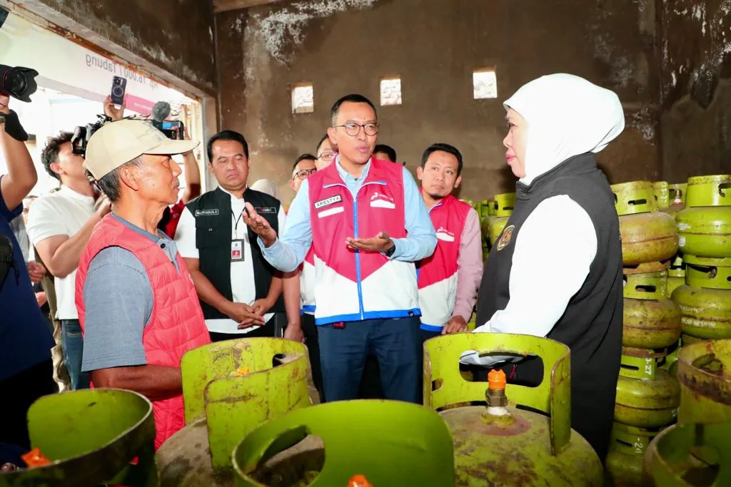 Khofifah Pastikan Stok Aman dari Hulu ke Hilir dan Imbau Masyarakat Tak Panic Buying, Pertamina Akan Tambah Suplai 30%-70%