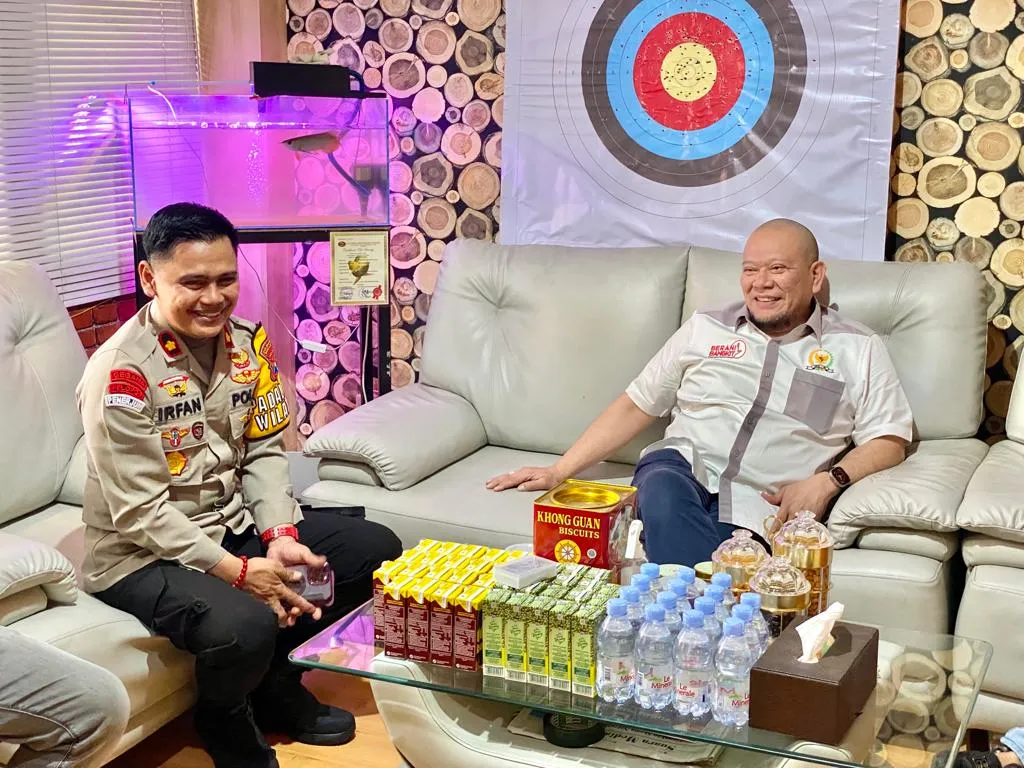 KETUA DPD RI KUNJUNGI MAKO POLSEK DUKUH PAKIS DISAMBUT LANGSUNG KAPOLSEK DUKUH PAKIS