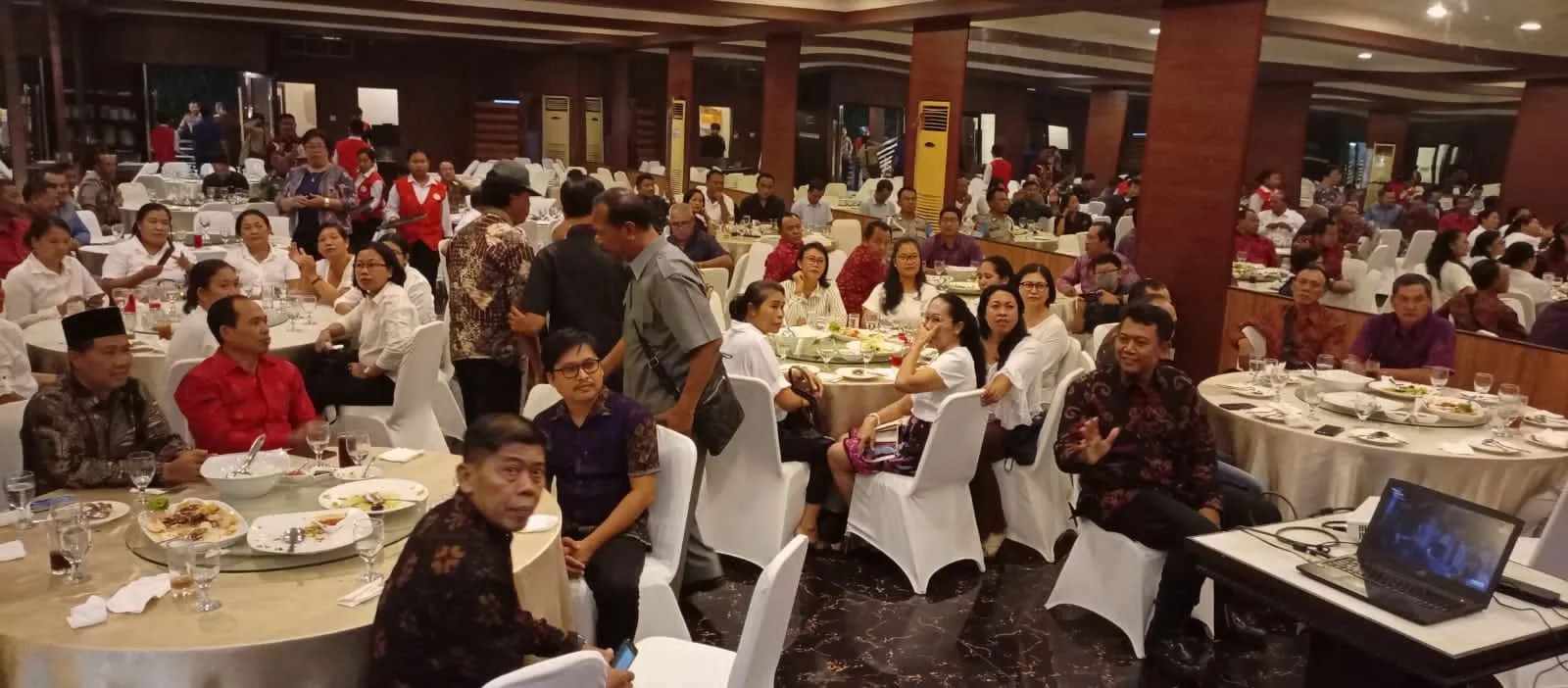 HUT Bhayangkara ke-77, Polsek Dentim Gelar Nobar Wayang Kulit