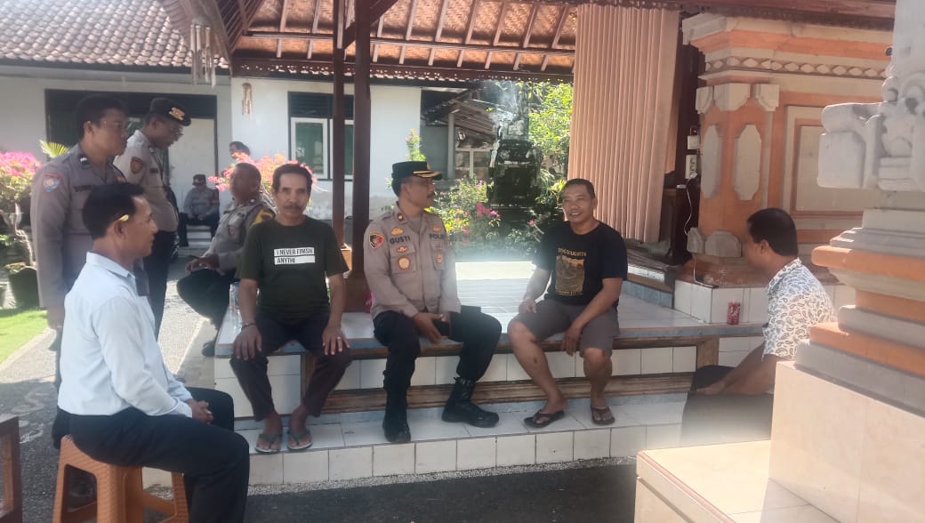 Bentuk Kepedulian kepada Anggota yang sakit, ini yang dilakukan Kapolsek Abiansemal