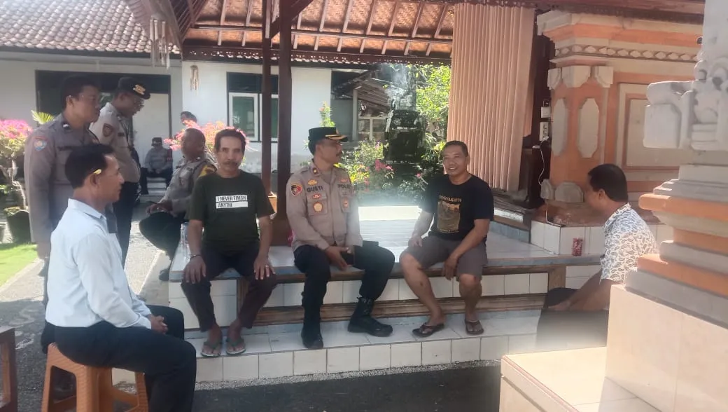 Bentuk Kepedulian kepada Anggota yang sakit, ini yang dilakukan Kapolsek Abiansemal