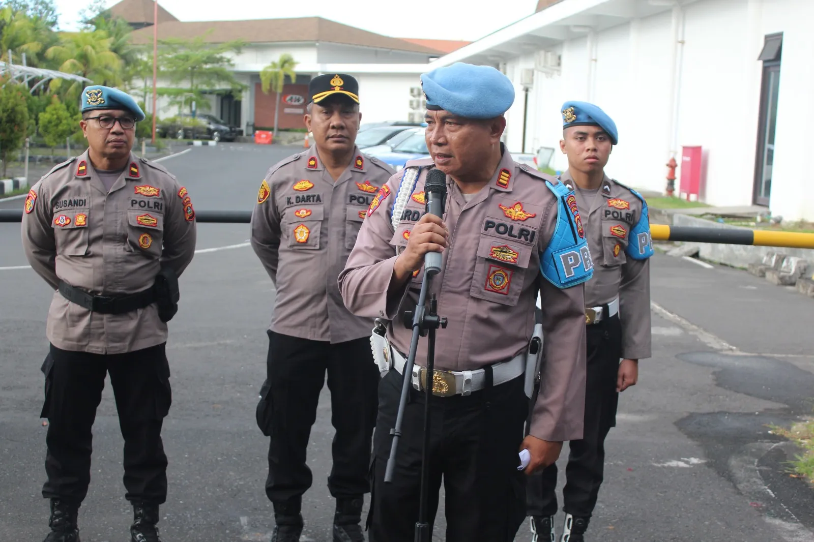 Puluhan Personil Polres Bandara Ngurah Rai di Tes Urine