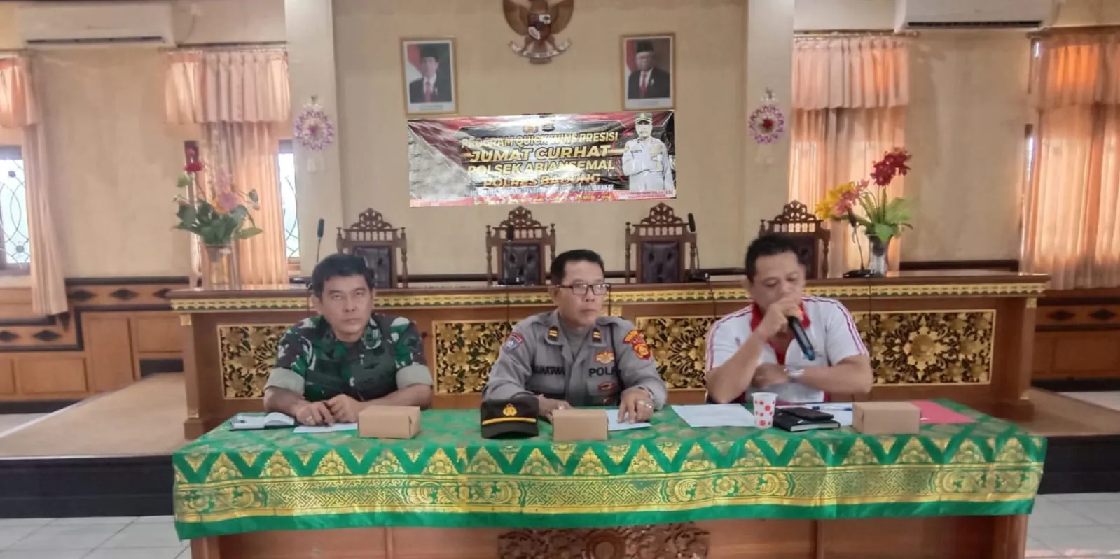 Polsek Abiansemal Gelar Jum'at Curhat Dengan Ketua Linmas