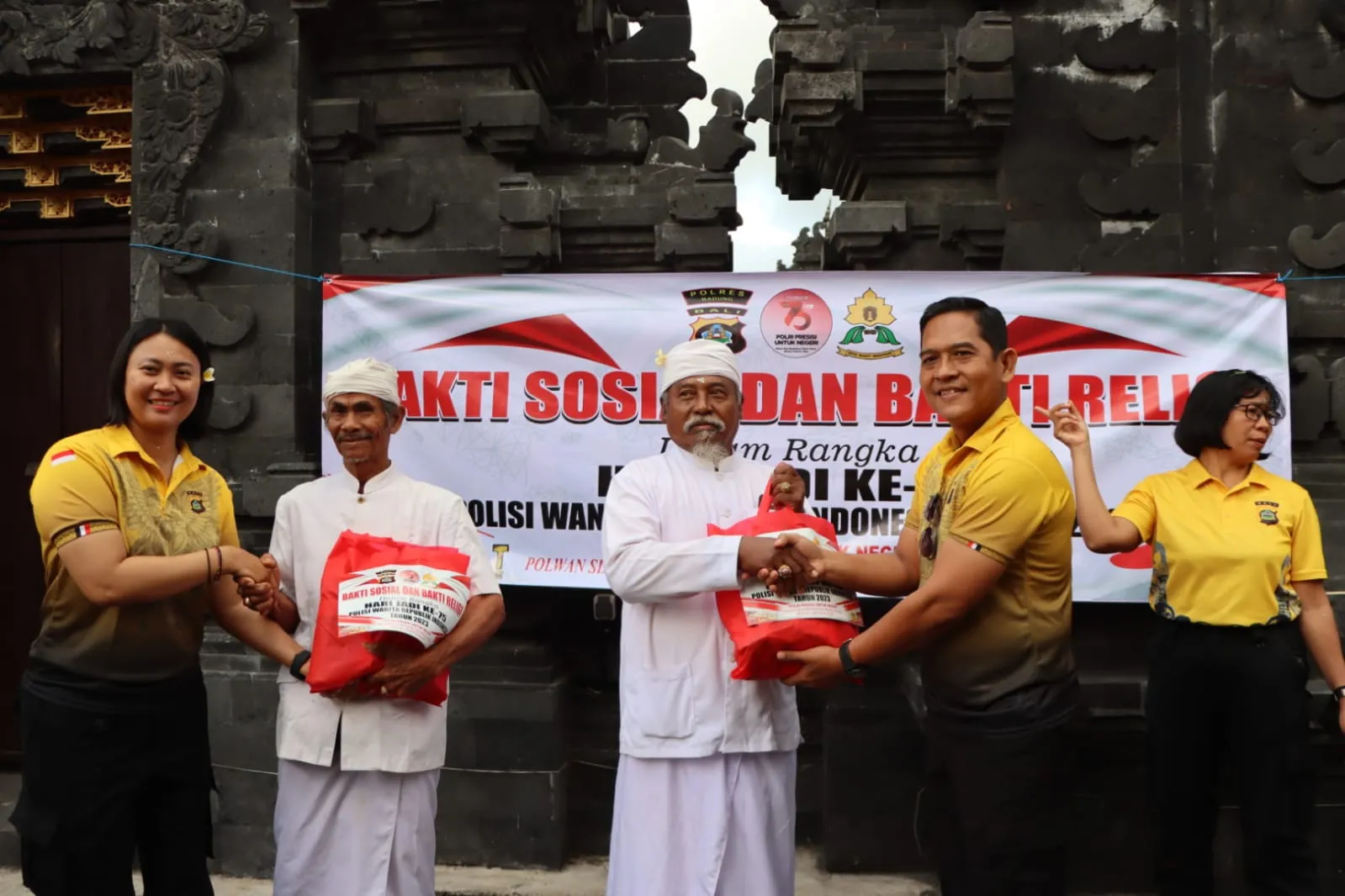 Kapolres AKBP Teguh Priyo Wasono Pimpin Bhakti Sosial dan Bhakti Religi dalam rangka HUT ke-75 Polwan.
