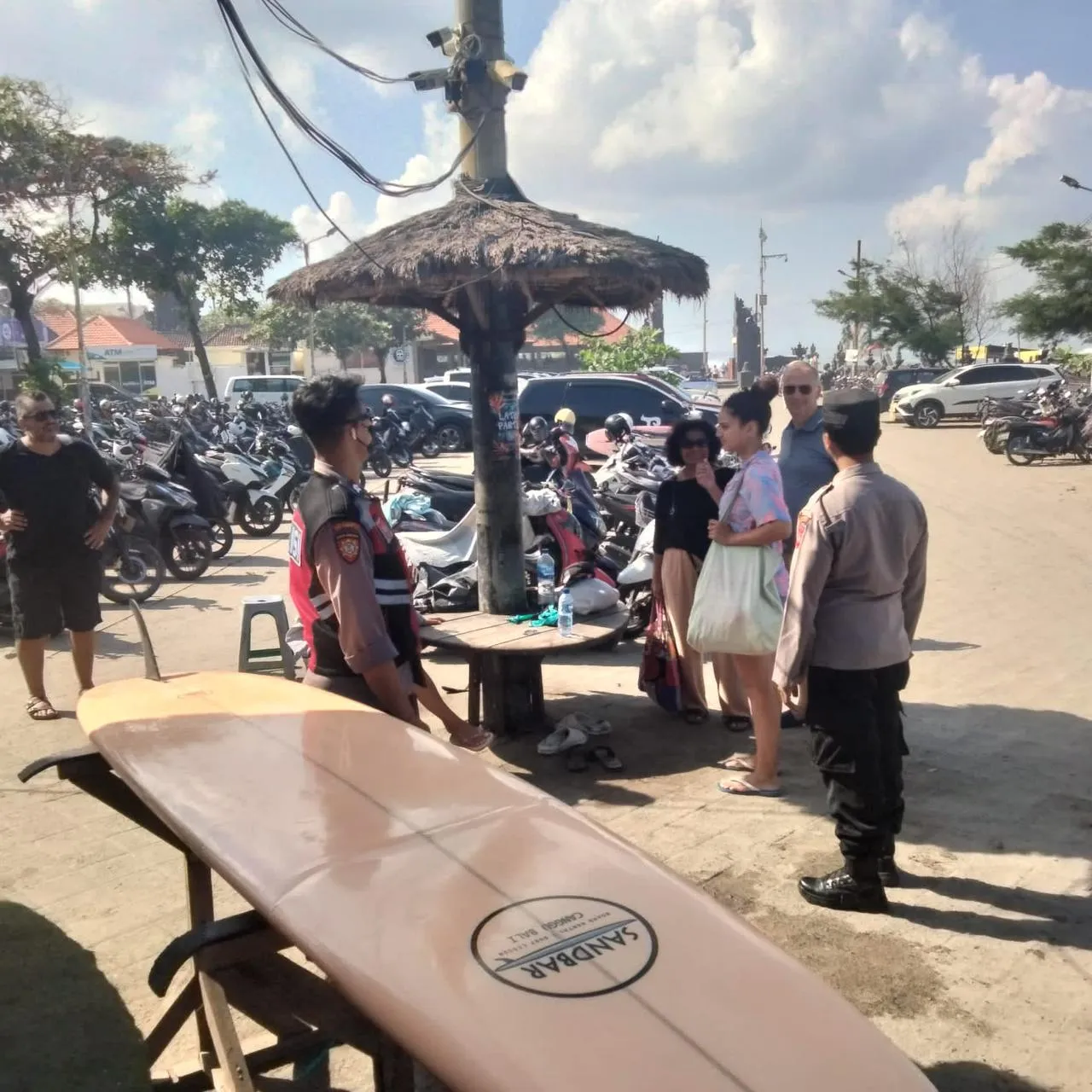Pastikan Perayaan Kuningan Aman Pawas Pimpin Patroli Kawasan Pantai Batu Bolong