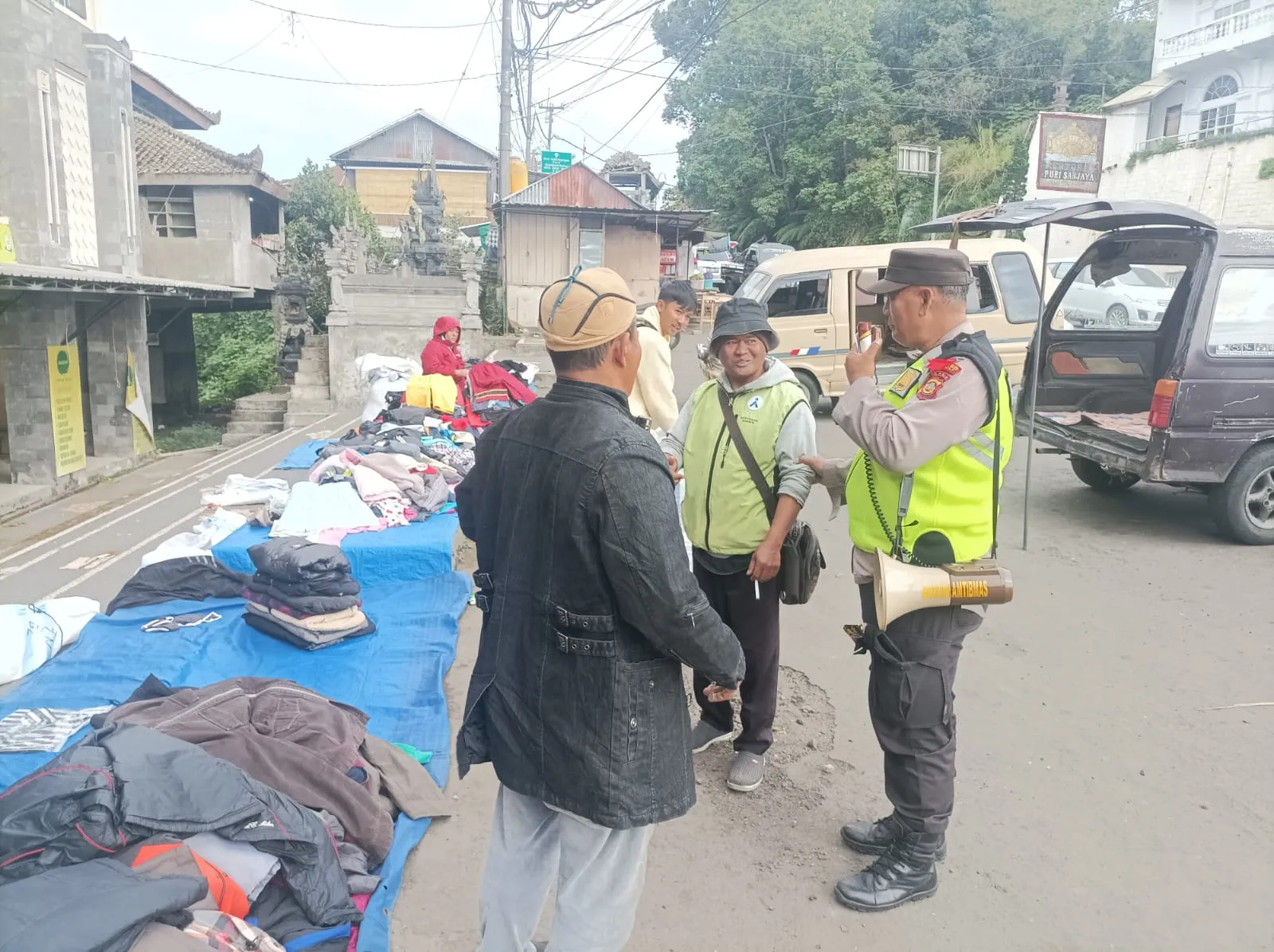 Personil Satgas Preventif Polres Bangli Laksanakan Pengamanan di Obyek Wisata saat Hari Raya Manis Kuningan.