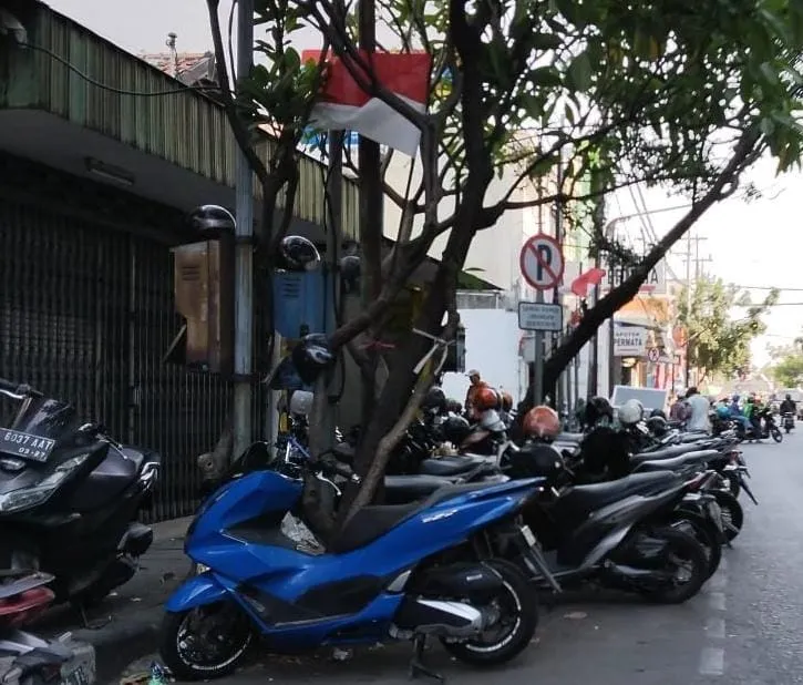 Miris Dishub Kota Surabaya Tidak Berani Sikat Parkir Liar Di Depan Rumah Sakit Soewandhi