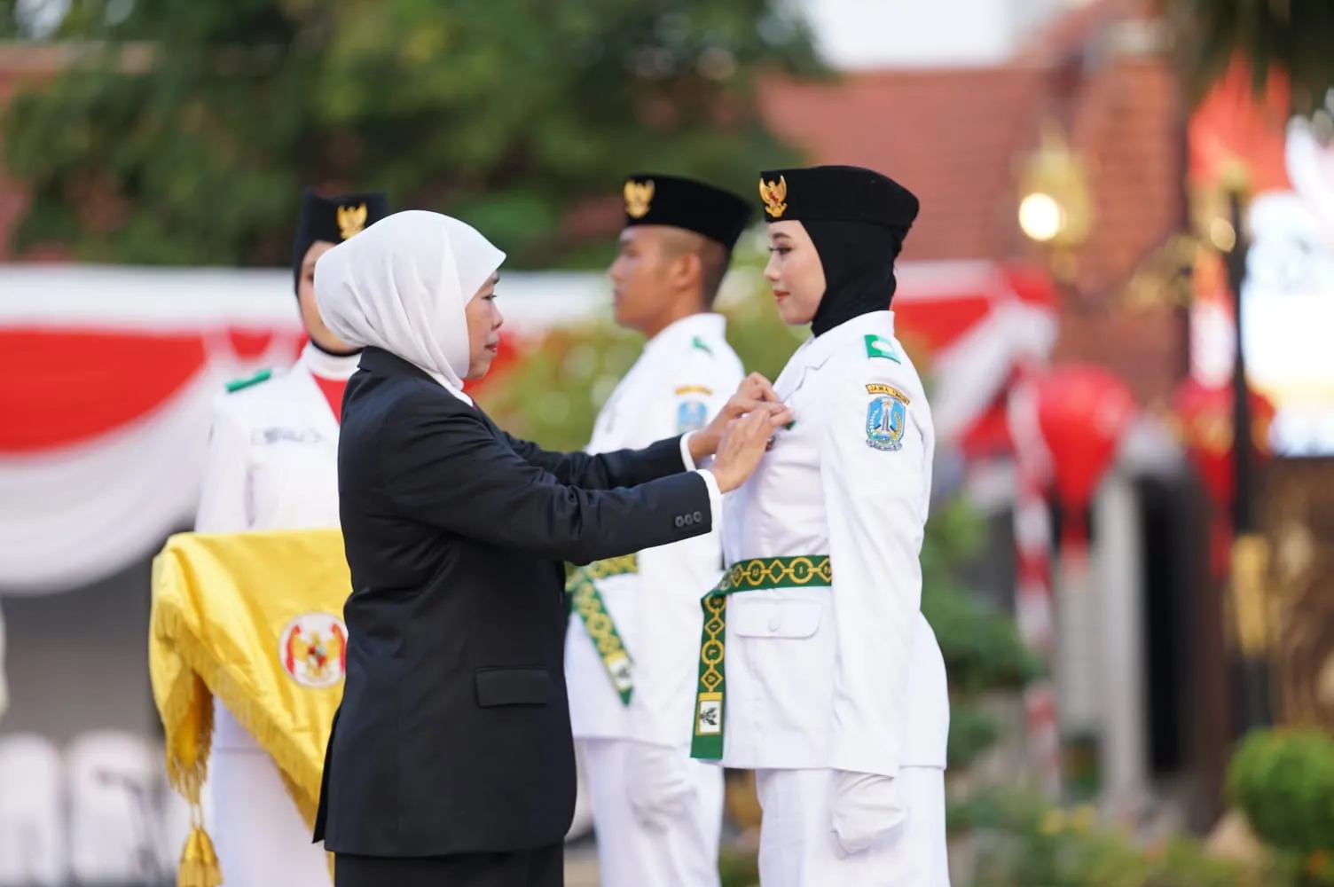 Ini Pesan Gubernur Khofifah Jaga NKRI dan Rawat Kebhinekaan Saat Kukuhkan 76 Paskibraka Jatim 2023