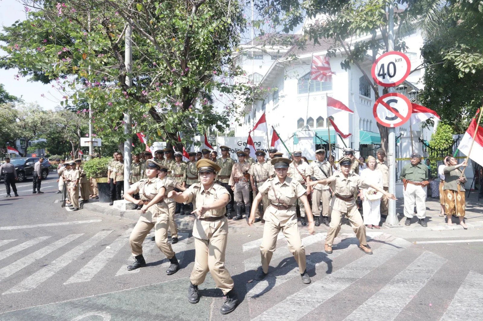 Peringati Proklamasi Polri, Polda Jatim Bersama Rooderburg Soerabaia Gelar Aksi Teatrikal 