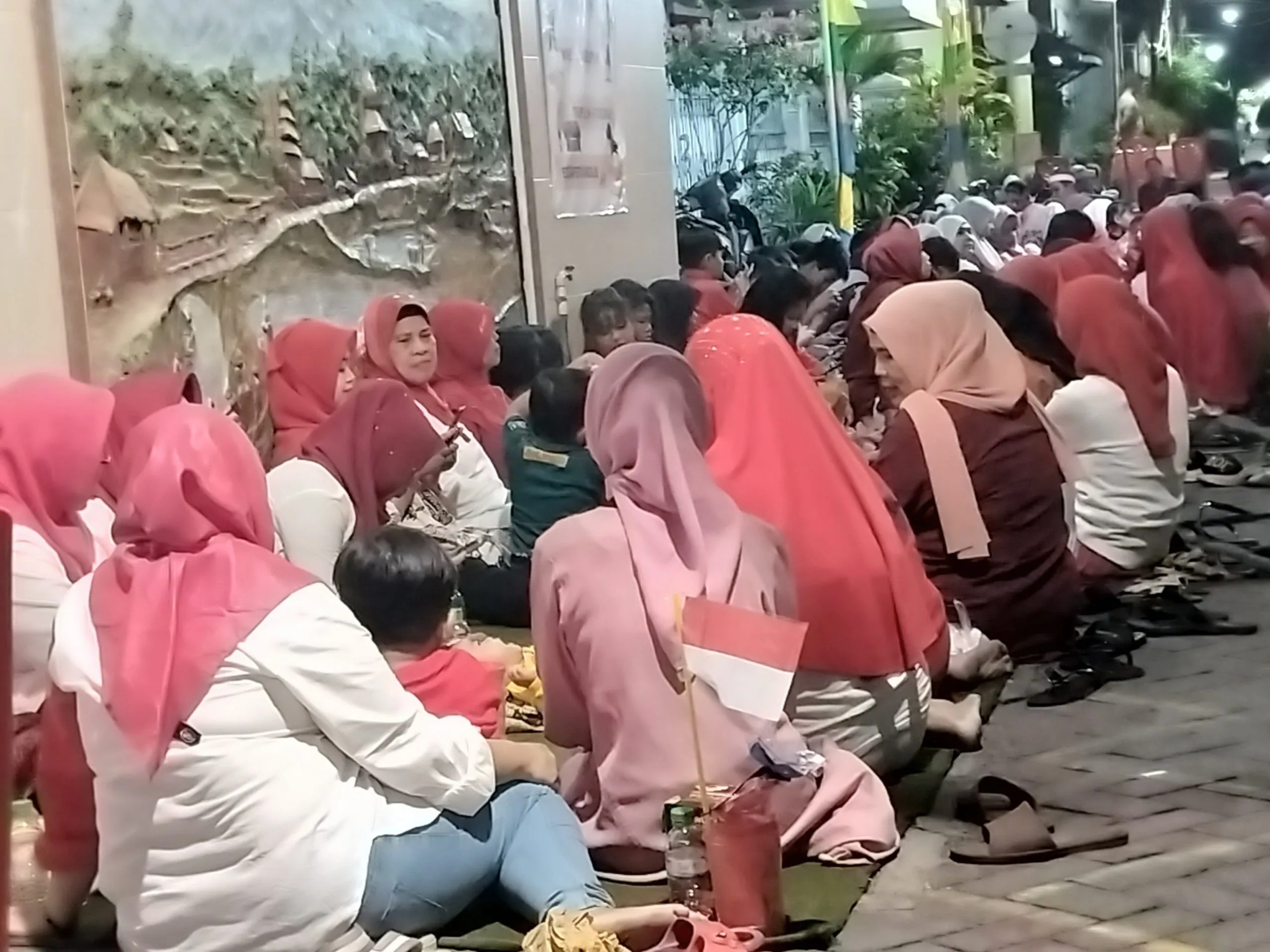 Warga Kampung RT 04 Margodadi Surabaya Antusias Hadiri Malam Tasyakuran HUT RI Ke 78